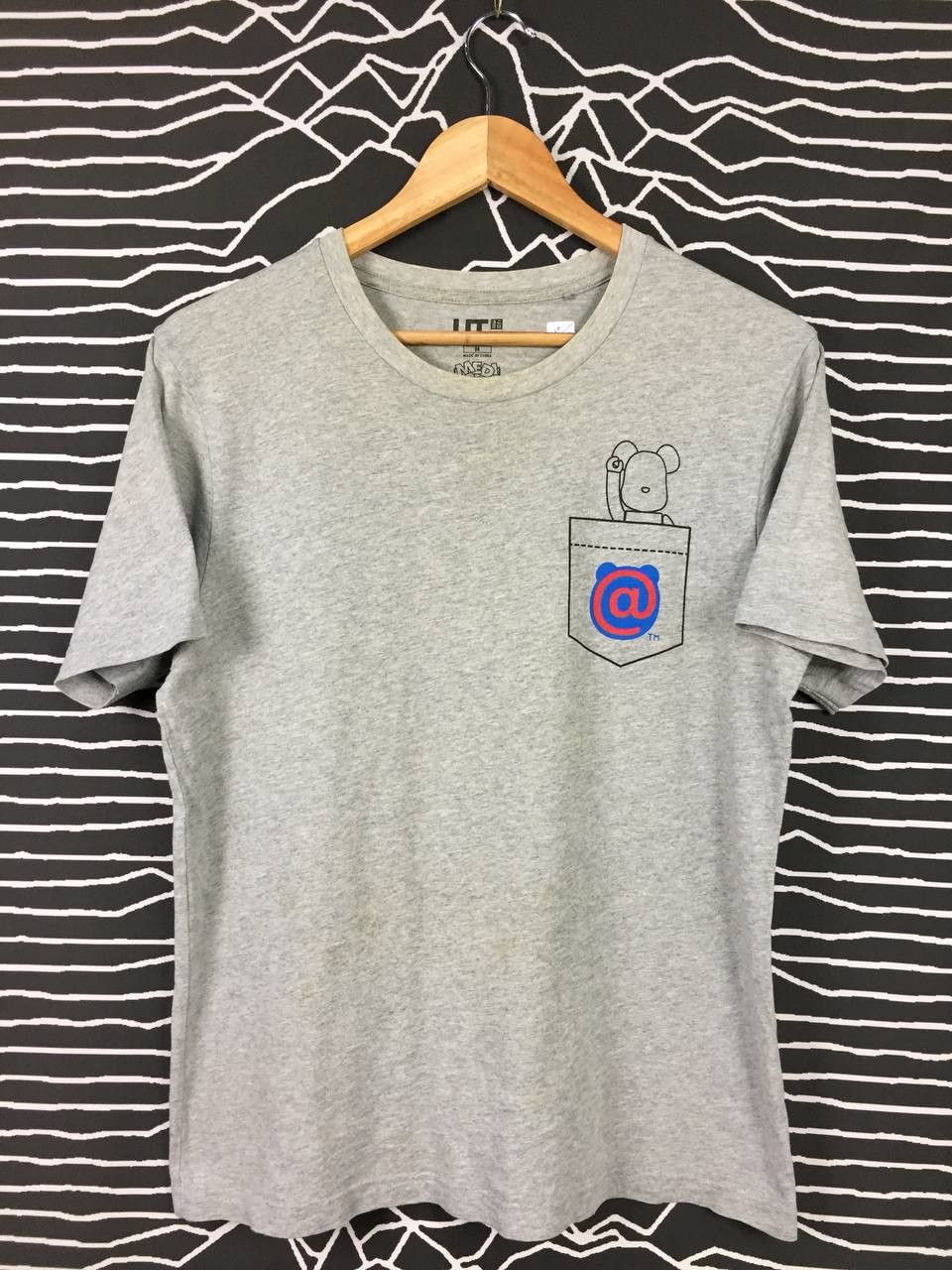 Uniqlo Uniqlo Medicom Toy Bearbrick Peeking Pocket Tee Size US M / EU 48-50 / 2 - 1 Thumbnail