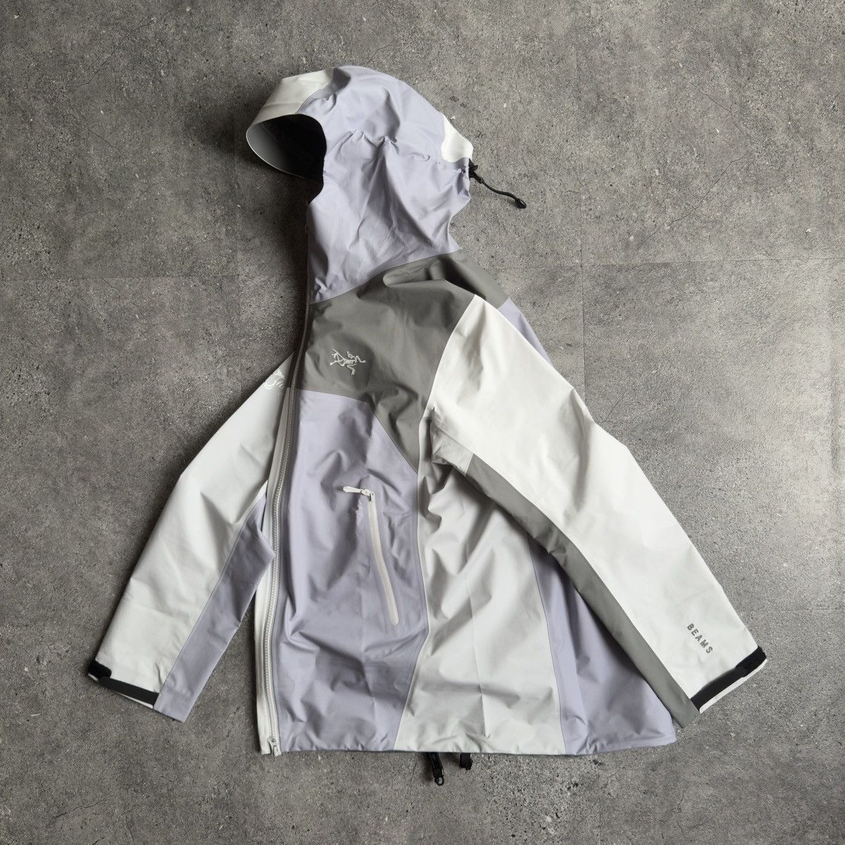 Arc'teryx × Beams Plus Arc'teryx x BEAMS Women's Beta Jacket Tranquil Size S / US 4 / IT 40 - 1 Thumbnail