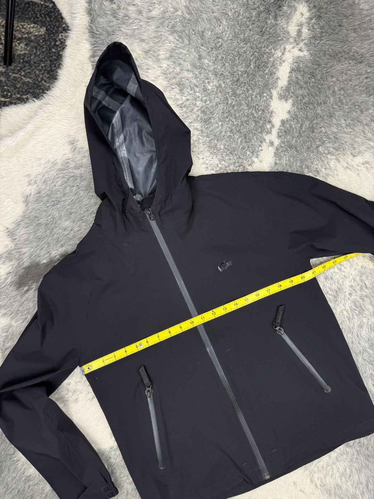 Lacoste LACOSTE All Black Edition Tonal Logo Waterproof Gorpcore Size US M / EU 48-50 / 2 - 14 Thumbnail