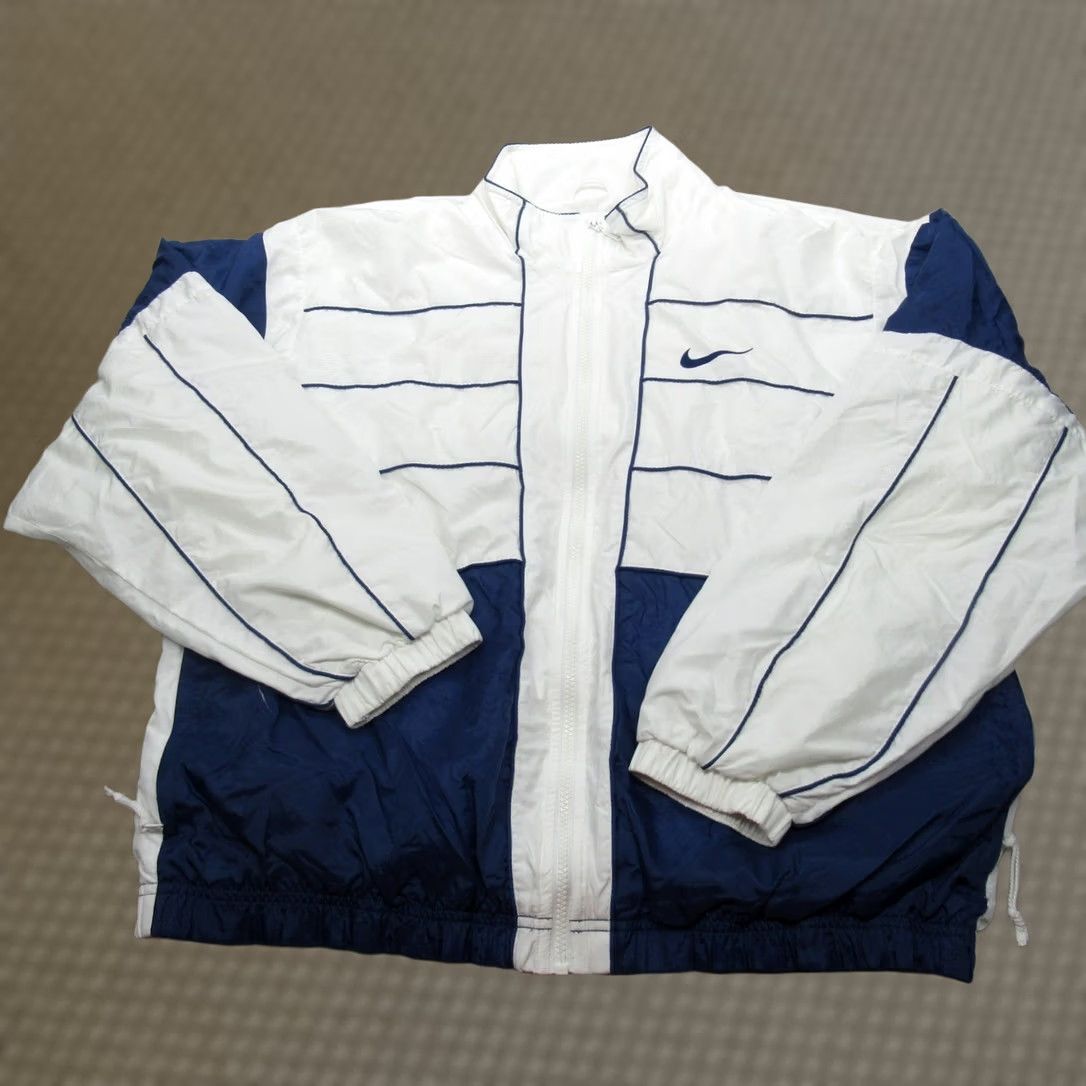 Nike VINTAGE Nike Jacket Mens Large White Blue Pockets Full Zip Track Windbreaker VTG 90's Size US L / EU 52-54 / 3 - 1 Thumbnail