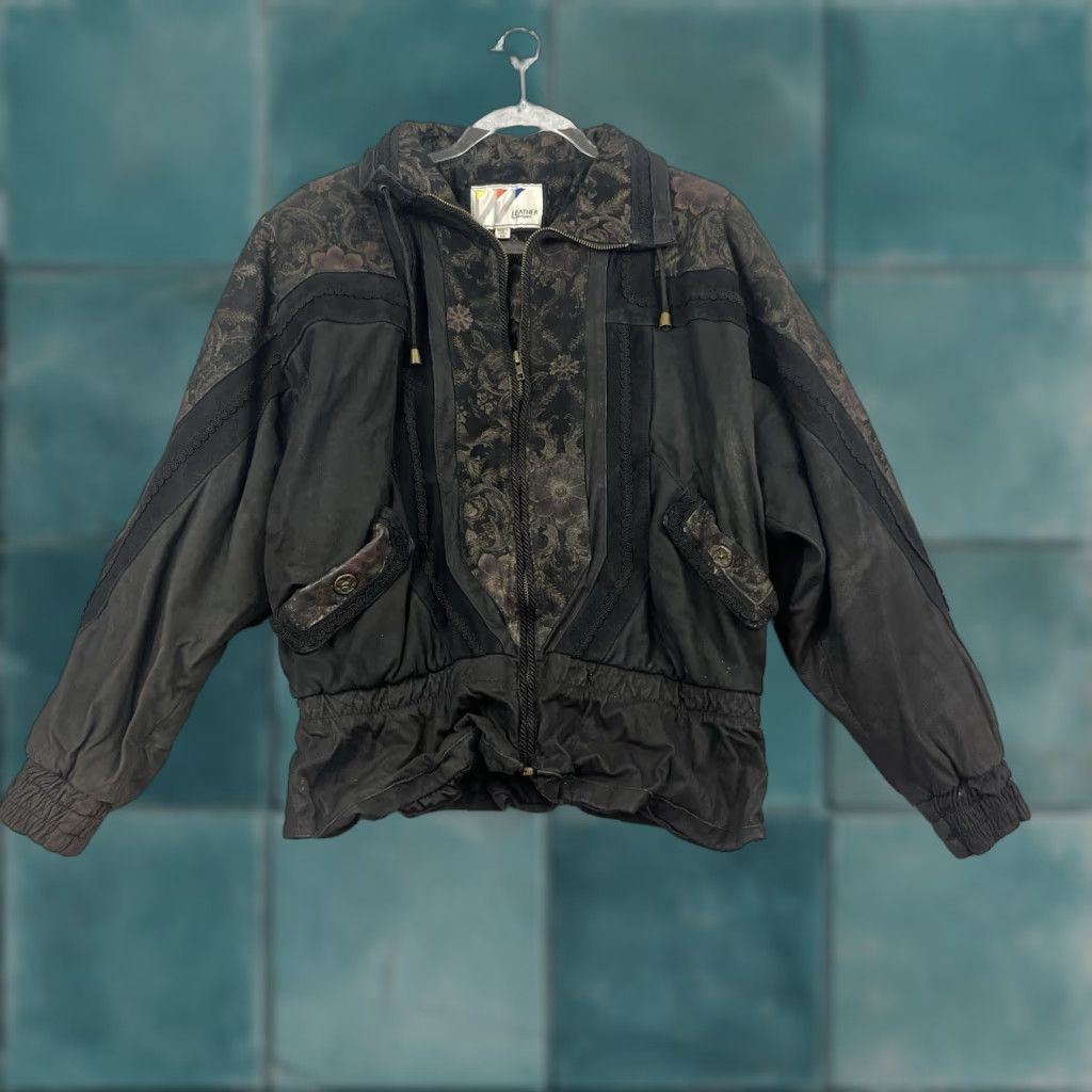 Vintage VINTAGE Black Womens Wilsons Leather 80s Floral Paisley Jacket XS Leather Jacket Women 80s Biker Size XS / US 0-2 / IT 36-38 - 1 Thumbnail