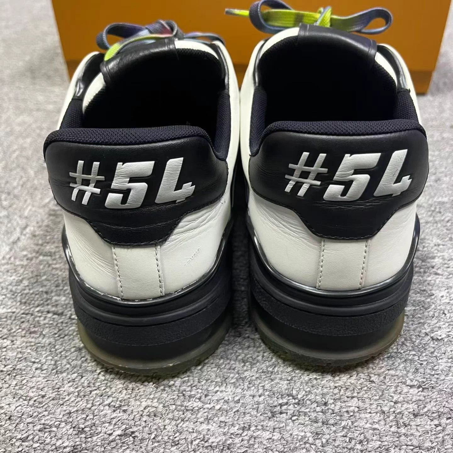 Louis Vuitton Louis Vuitton White & Black Leather Low-Top Sneaker US8 Size US 8 / EU 41 - 4 Thumbnail