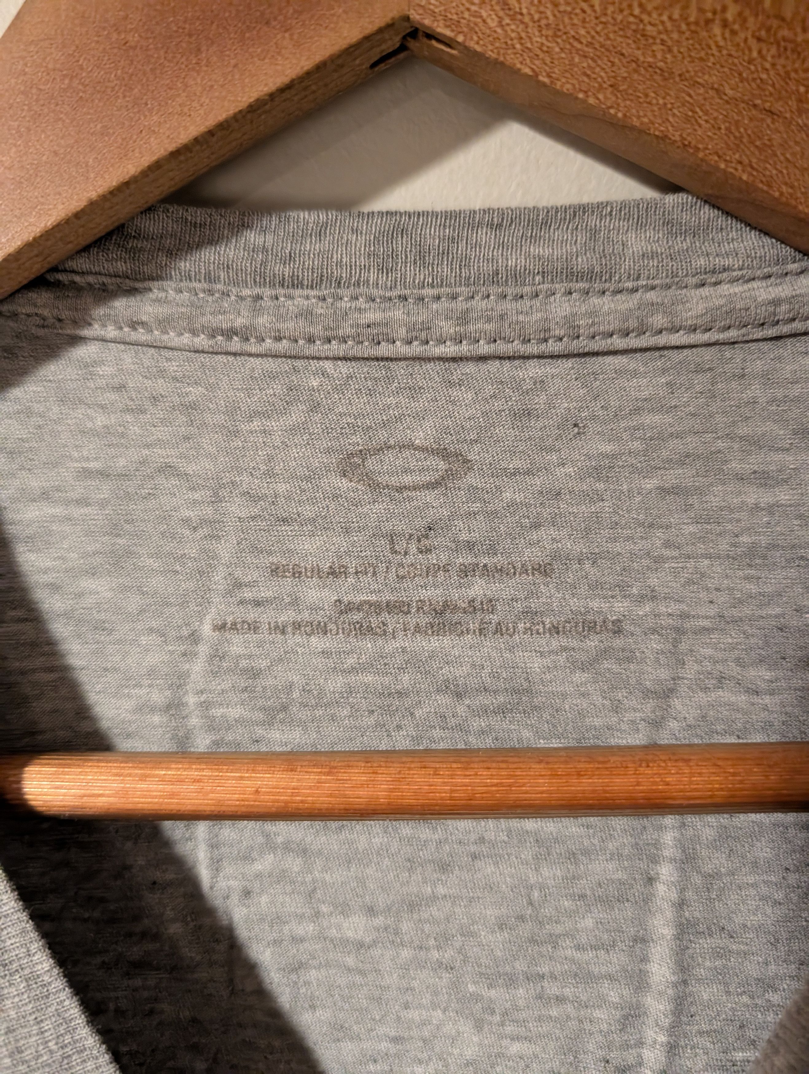 Oakley Vintage Oakley Spell Out Logo Gray Large T-Shirt Size US L / EU 52-54 / 3 - 3 Thumbnail