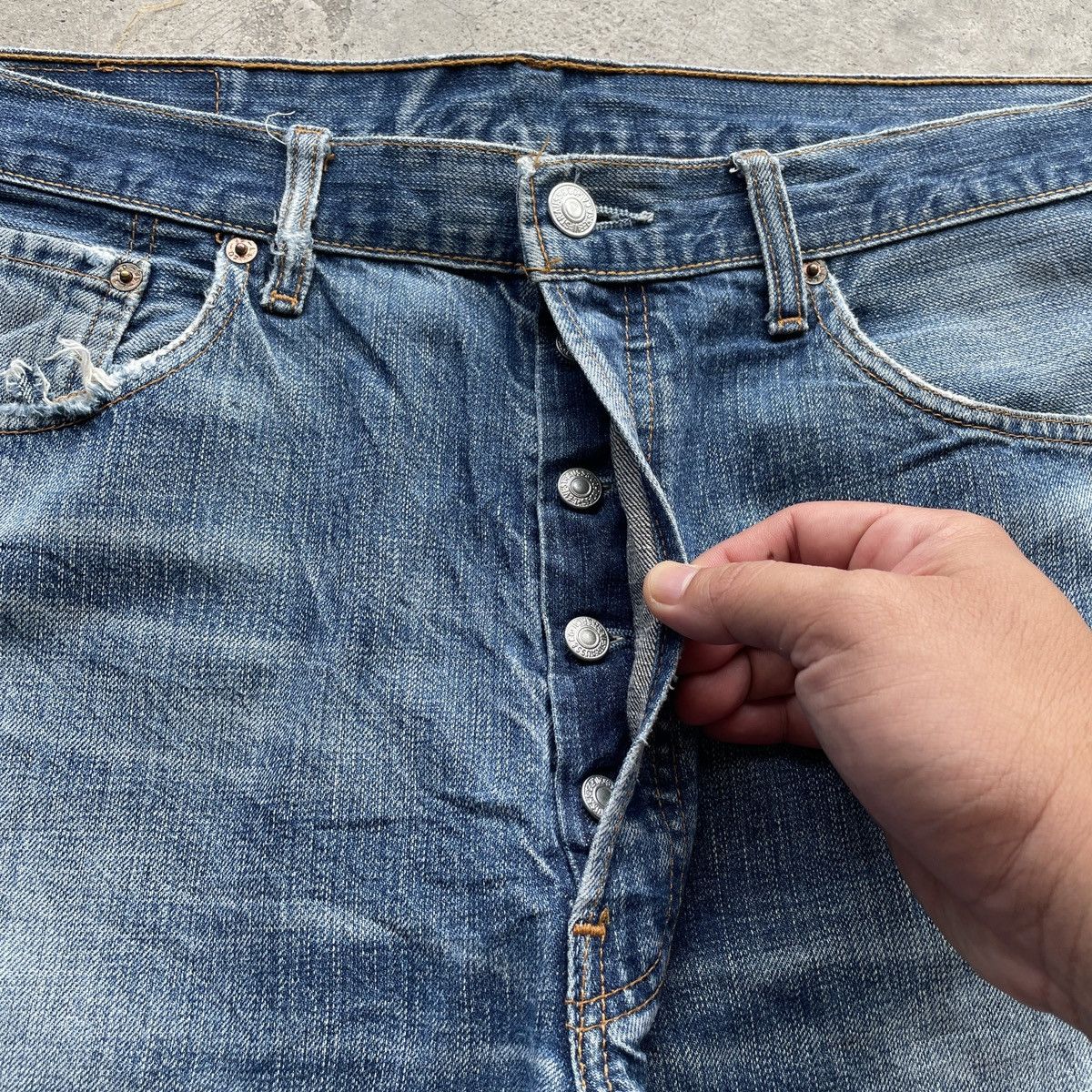 Levi's Vintage Clothing Vintage Levi’s 501 Ripped Faded Distressed Jeans Pants Denim Size US 35 - 7 Thumbnail