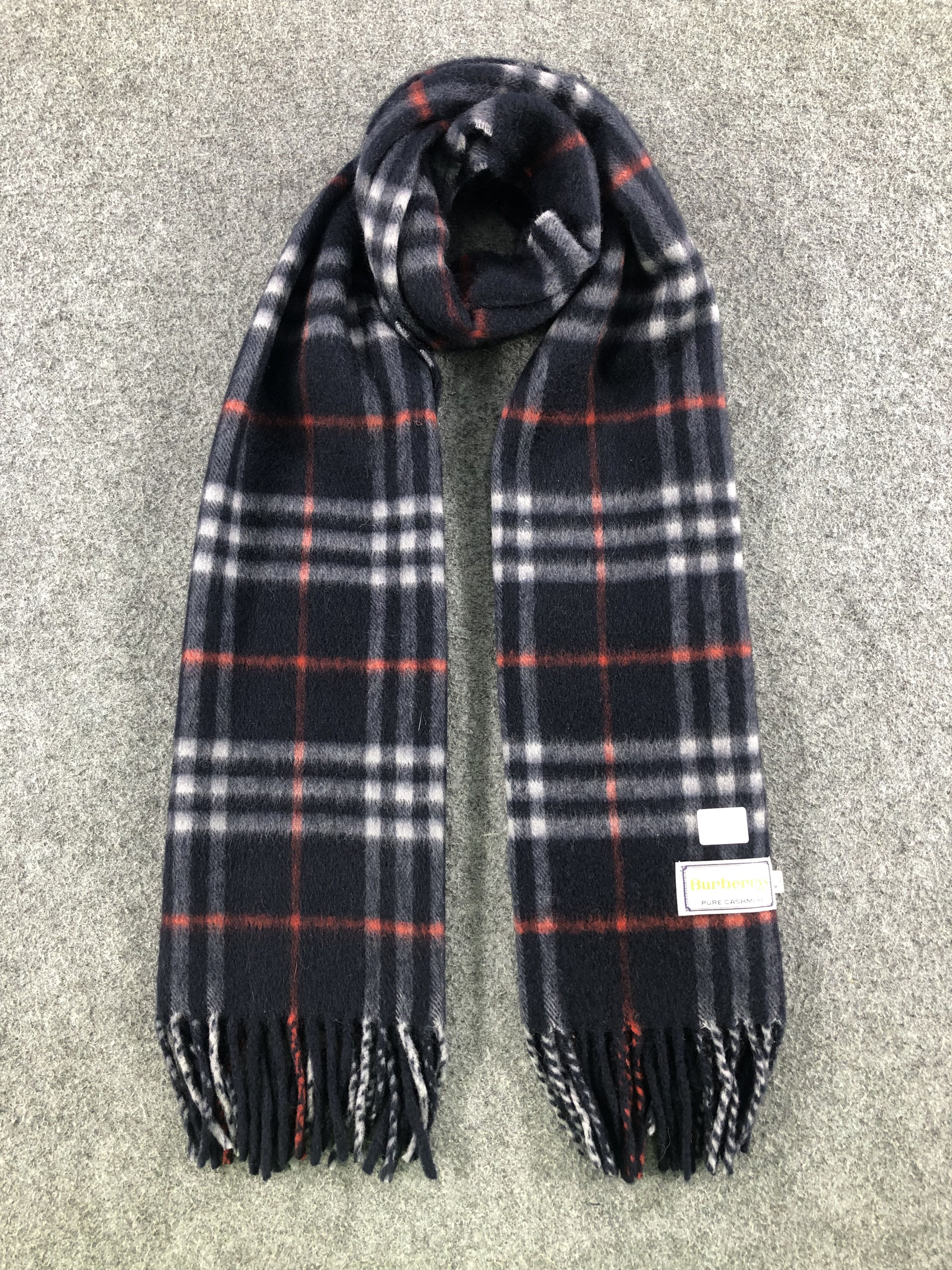 Burberrys Pure Cashmere Scarf / Muffler / Neckwear