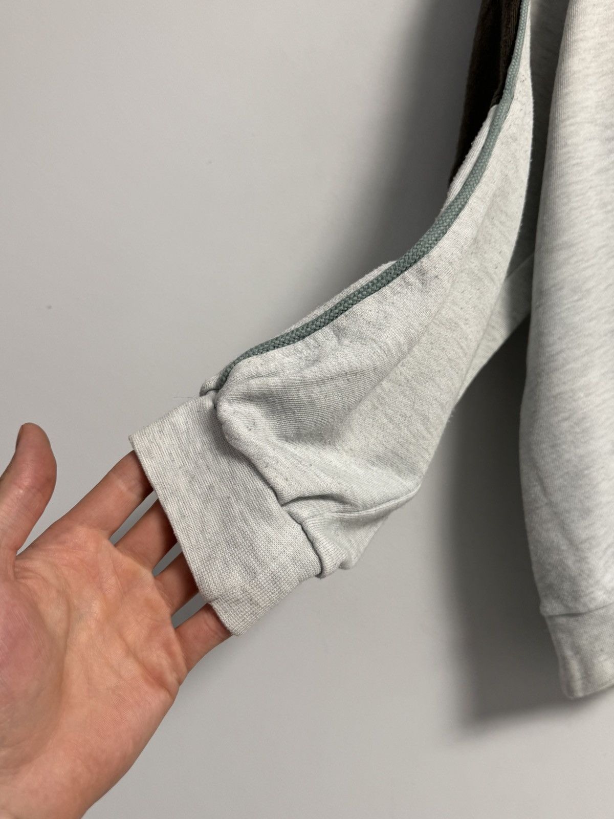 Nike Vintage Nike Sweatshirt Y2K Logo Pullover 90s Style Size US M / EU 48-50 / 2 - 5 Thumbnail
