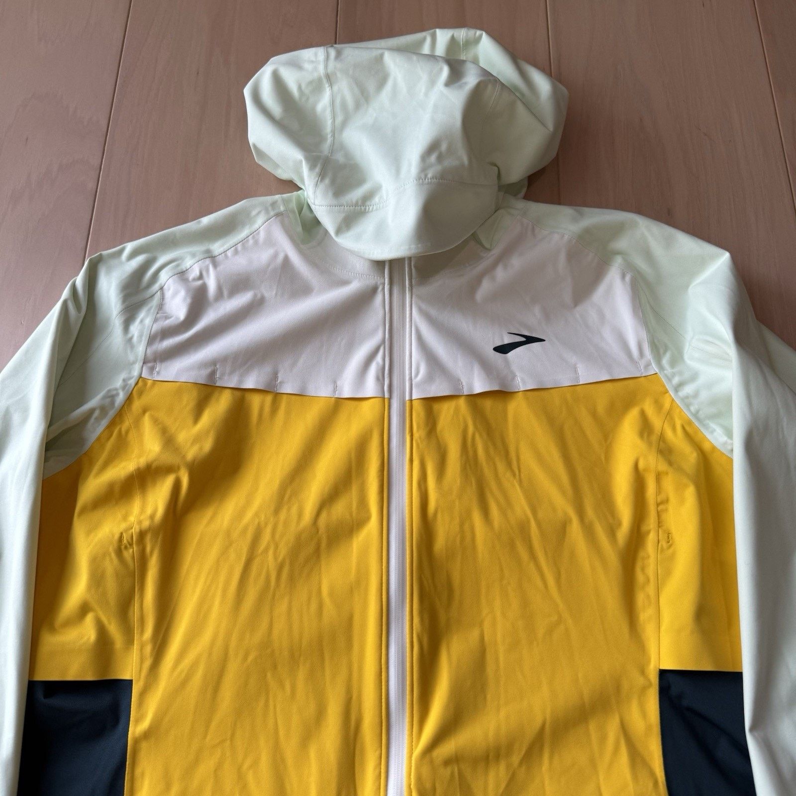 Brooks Brooks Running High Point Waterproof Jacket Women's Largevie Size L / US 10 / IT 46 - 3 Thumbnail
