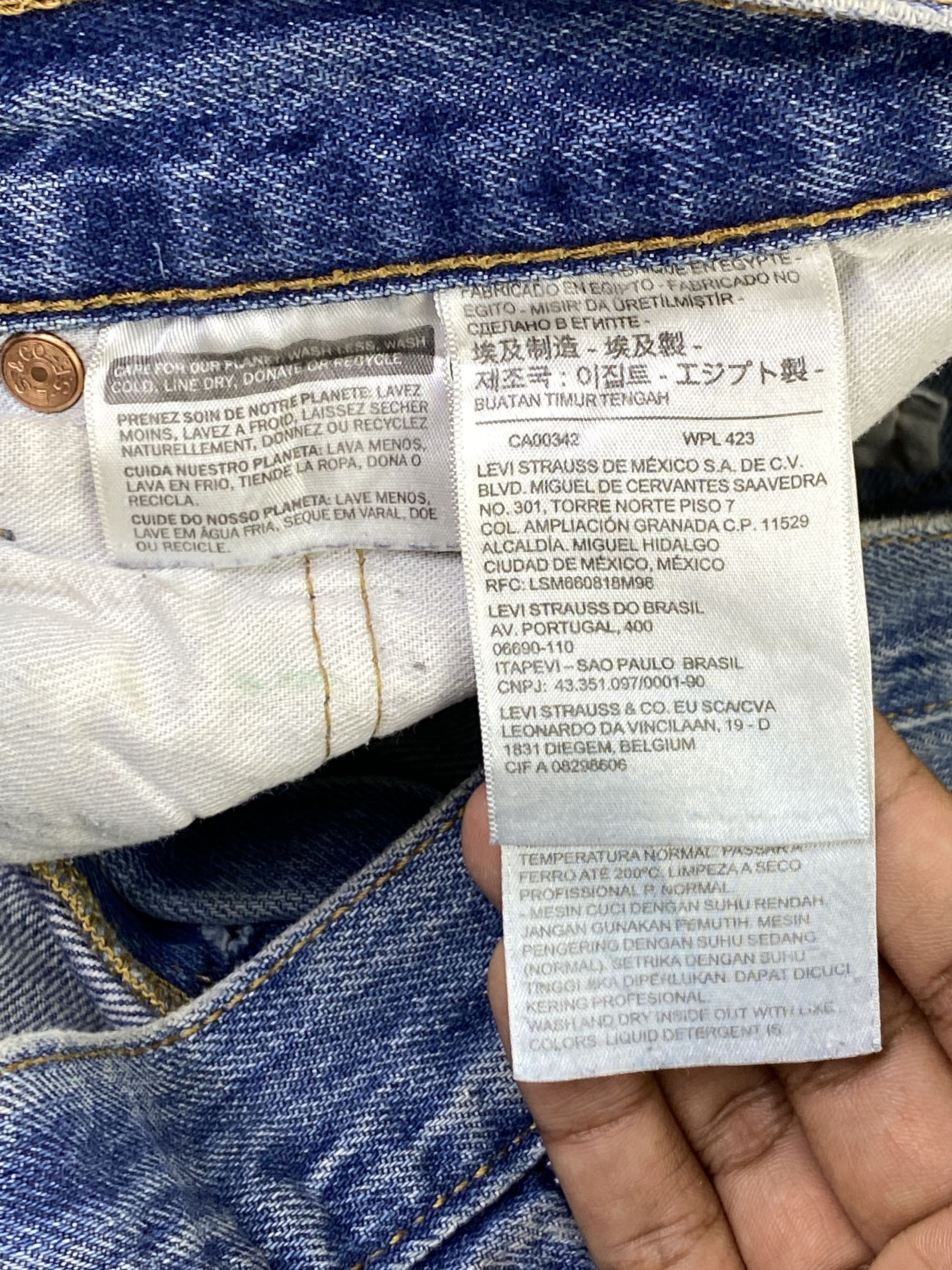Levi's Vintage Levis 501 Button Fly Faded Blue Jeans DP2854 Size US 37 - 15 Thumbnail