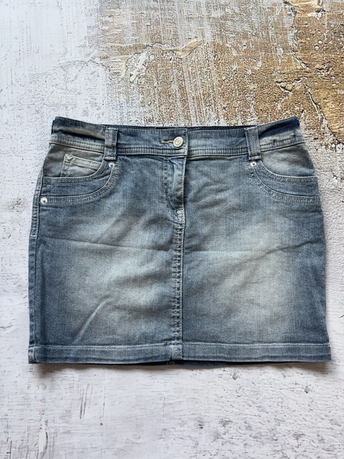 Armani Armani Jeans vintage washed mini denim basic skirt Size 26" / US 2 / IT 38 - 2 Thumbnail