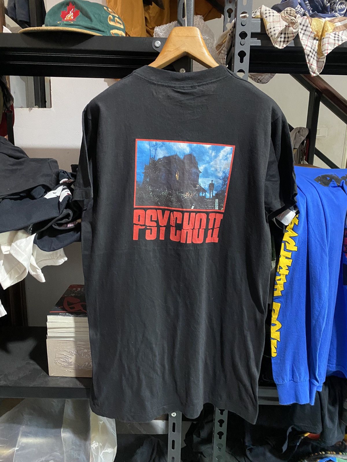 Universal Studios VINTAGE 80S PSYCHO MOVIE T-SHIRT Size US S / EU 44-46 / 1 - 1 Thumbnail