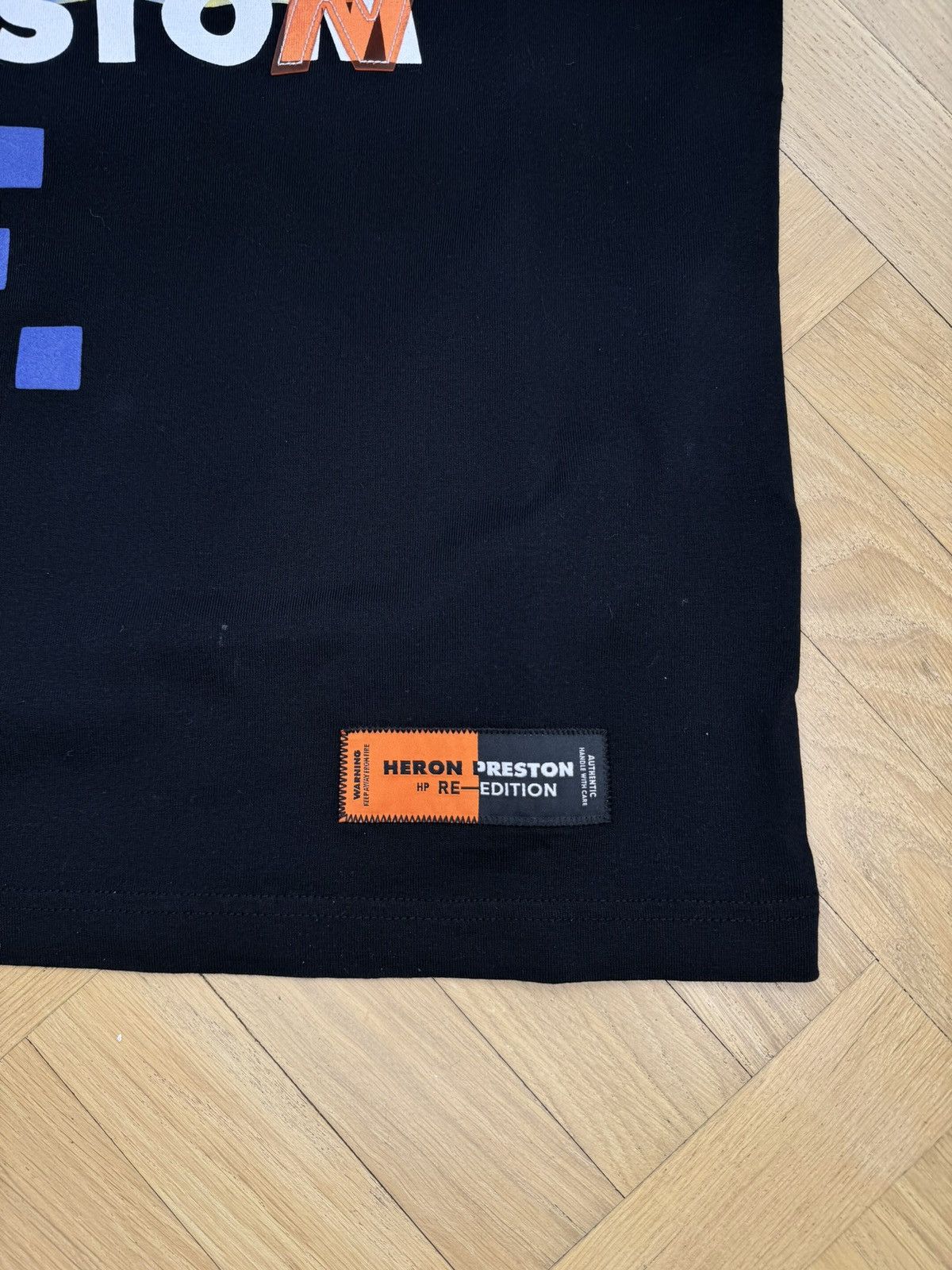 HERON PRESTON AUTHORIZED BLACK OVERSIZE 3D GRAPHIC TEE