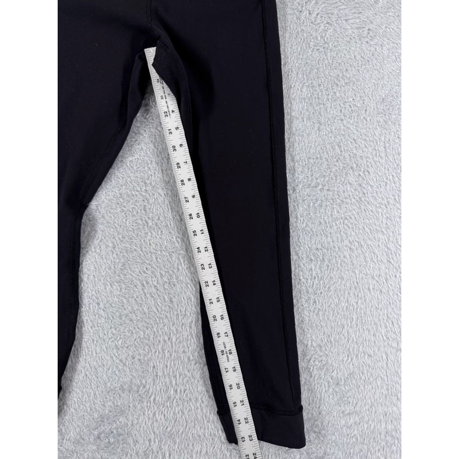Lululemon Lululemon Pants Womens 6 Black Crop 21" Gym Yoga Workout Casual Athleisure Wunder Under Size 28" / US 6 / IT 42 - 6 Thumbnail