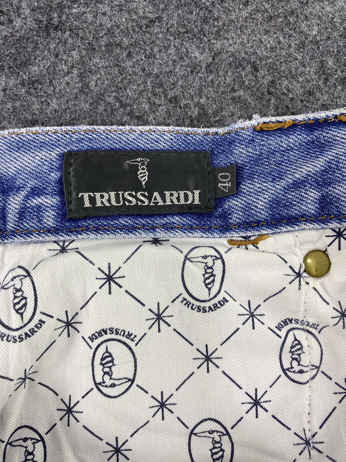Trussardi × Vintage Vintage Baggy Trussardi Distressed Blue Wash Jeans - J1124 Size 26" / US 2 / IT 38 - 14 Thumbnail