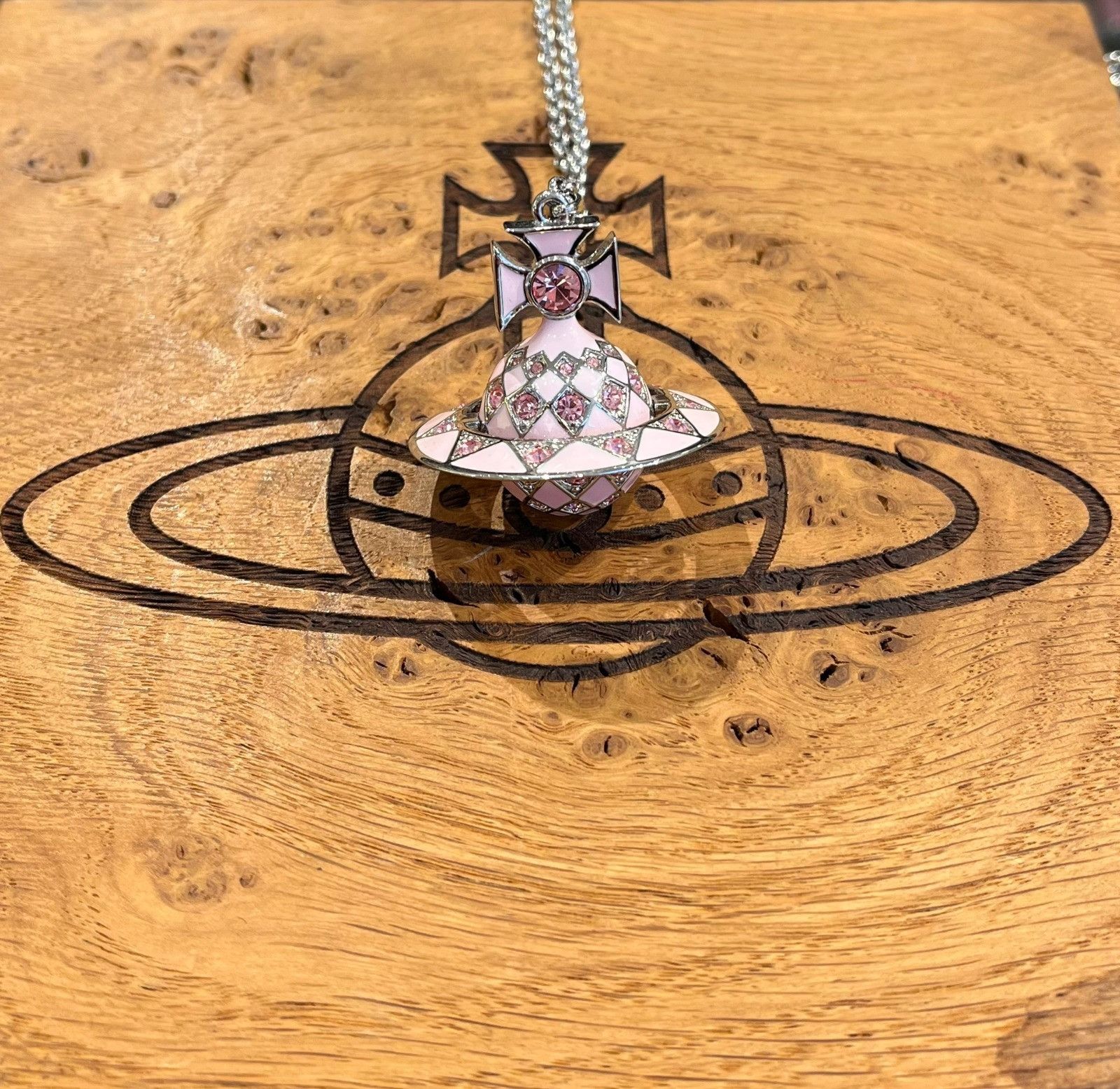 Vivienne Westwood o1f1d3z0525 Size: OS / Necklace in Silver/Light Pink Size ONE SIZE - 1 Preview