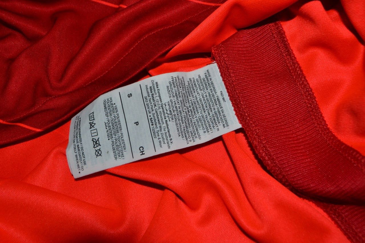 Nike LIVERPOOL HOME SHIRT FOOTBALL SOCCER JERSEY NIKE Size S Size US S / EU 44-46 / 1 - 12 Thumbnail