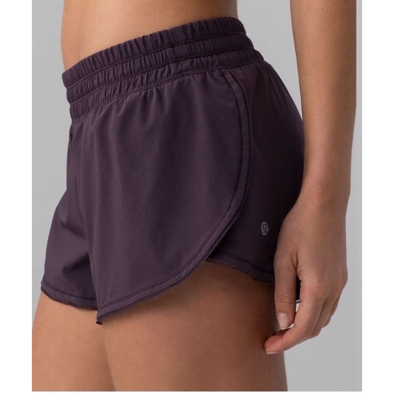 Lululemon Lululemon Seek The Heat Short II (2.5") Size 4 Black Currant Size 27" / US 4 / IT 40 - 1 Thumbnail