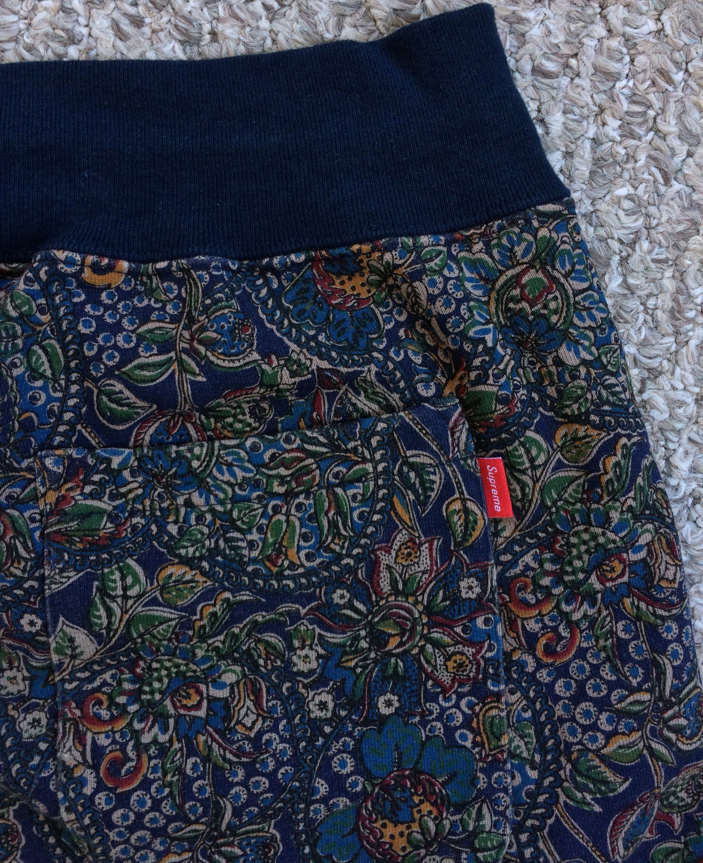 Supreme F/W 2011 Supreme Paisley Sweat Shorts size XL Size US 30 / EU 46 - 3 Thumbnail