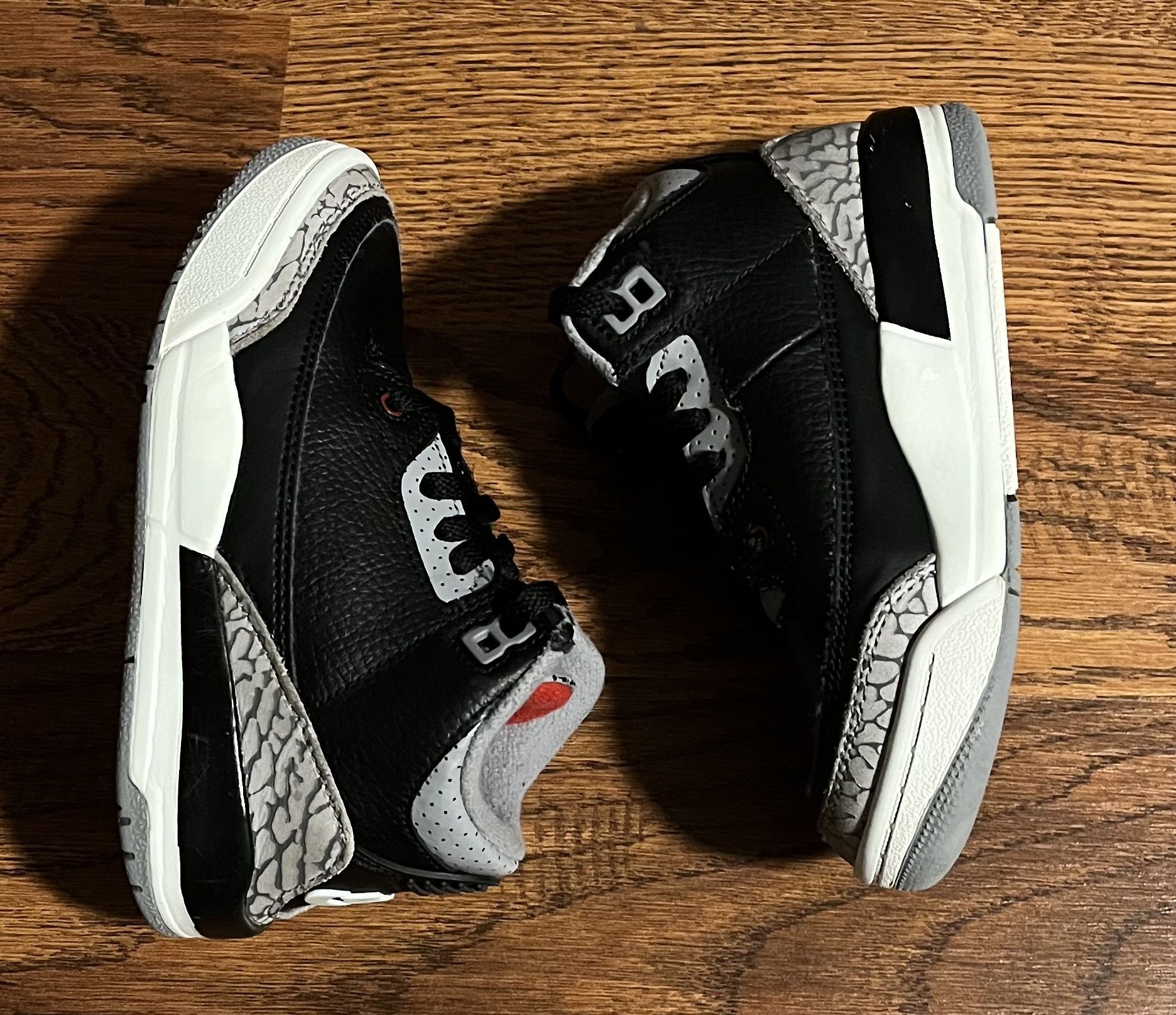 Jordan Brand Jordan 3 Retro Black Cement 2024 Toddler 11C Nike Air Size US 11 / EU 44 - 2 Thumbnail