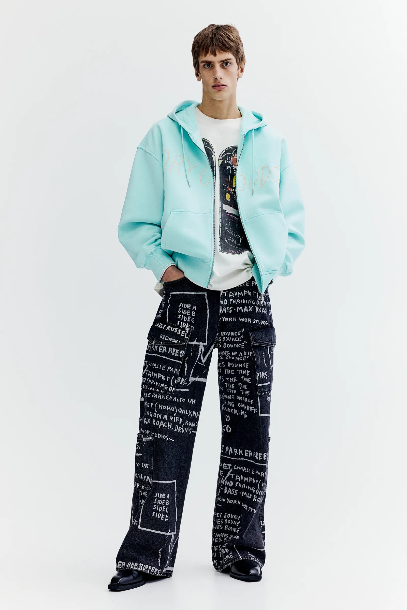 H&M × Jean-Michel Basquiat × Who Decides War Jean-Michel Basquiat Who Decides War H&M Hoodie Zip Oversize Size US M / EU 48-50 / 2 - 14 Thumbnail