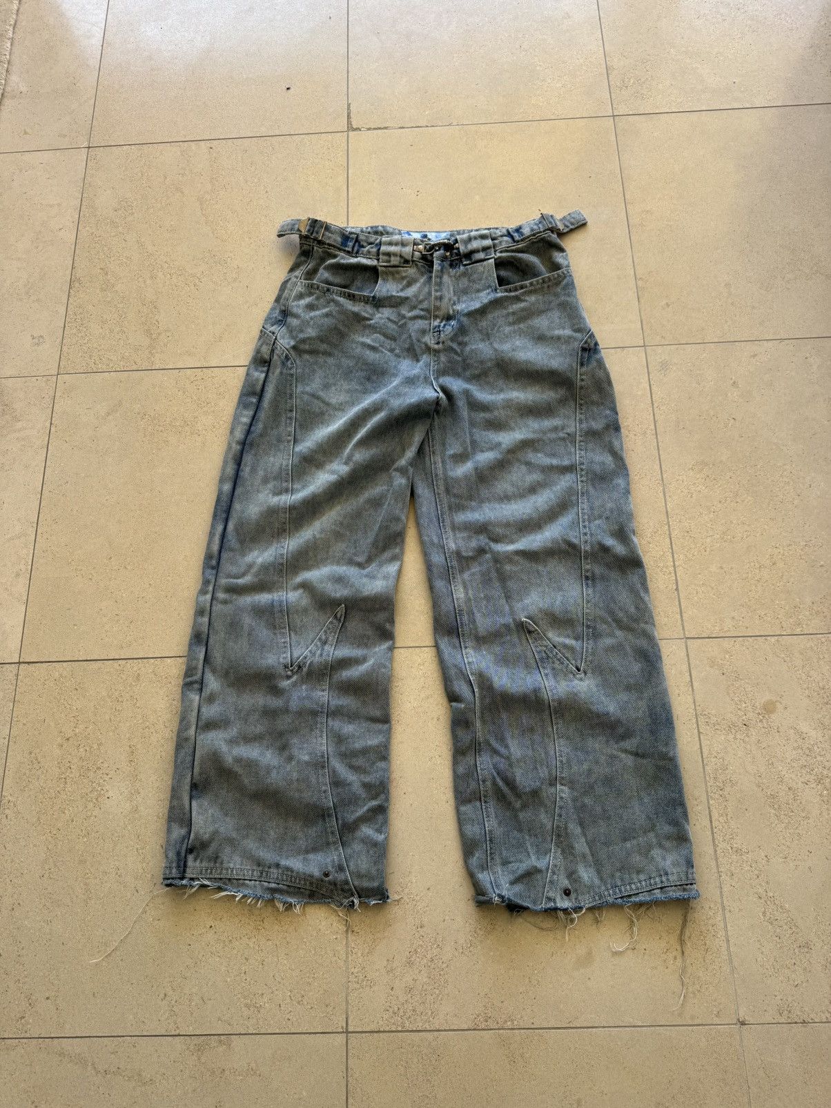 Other crazy light wash denim Size US 32 / EU 48 - 1 Thumbnail