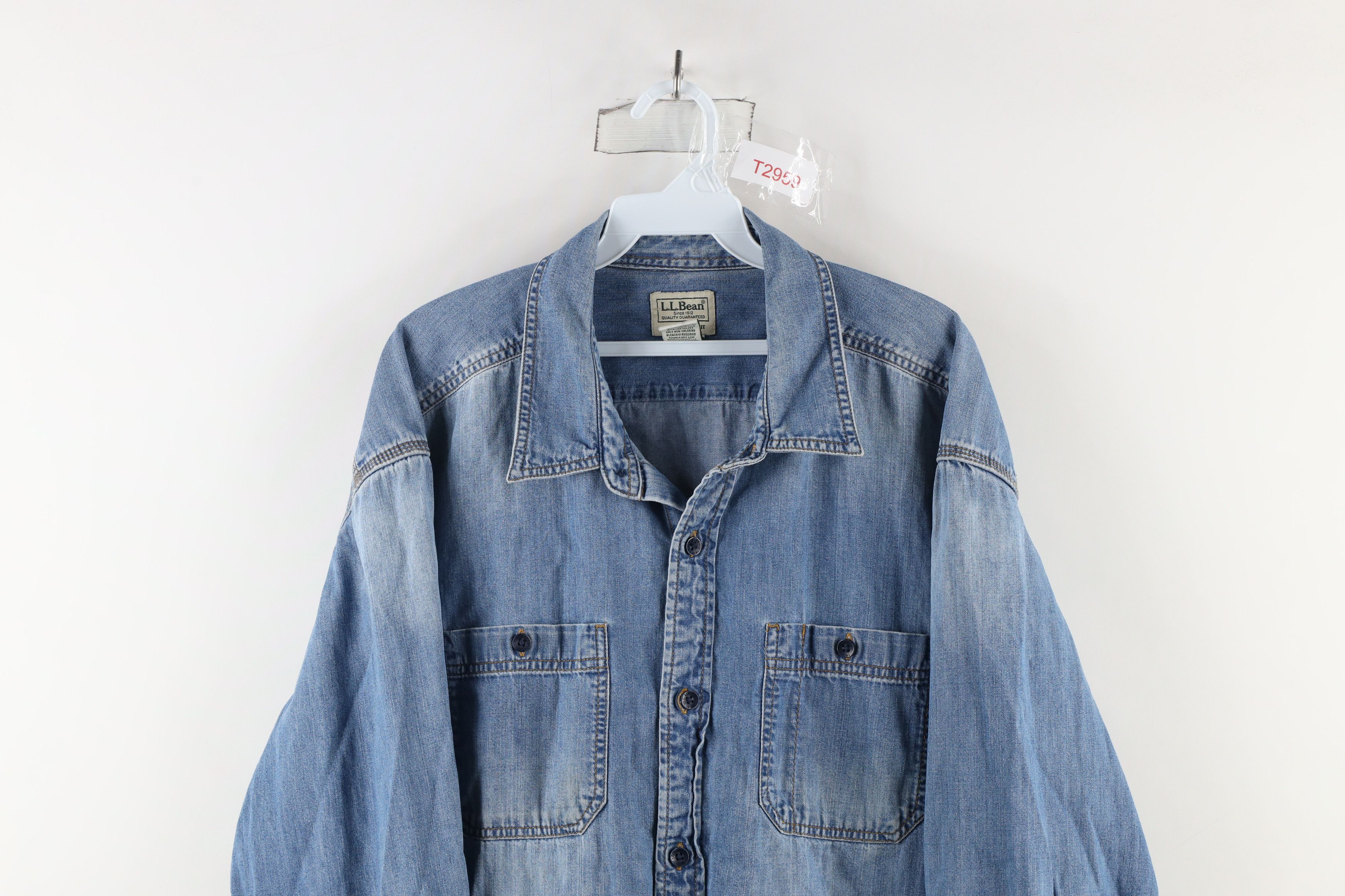 L.L. Bean × Vintage Vintage LL Bean Double Pocket Denim Jean Button Shirt Blue Size US XL / EU 56 / 4 - 2 Thumbnail