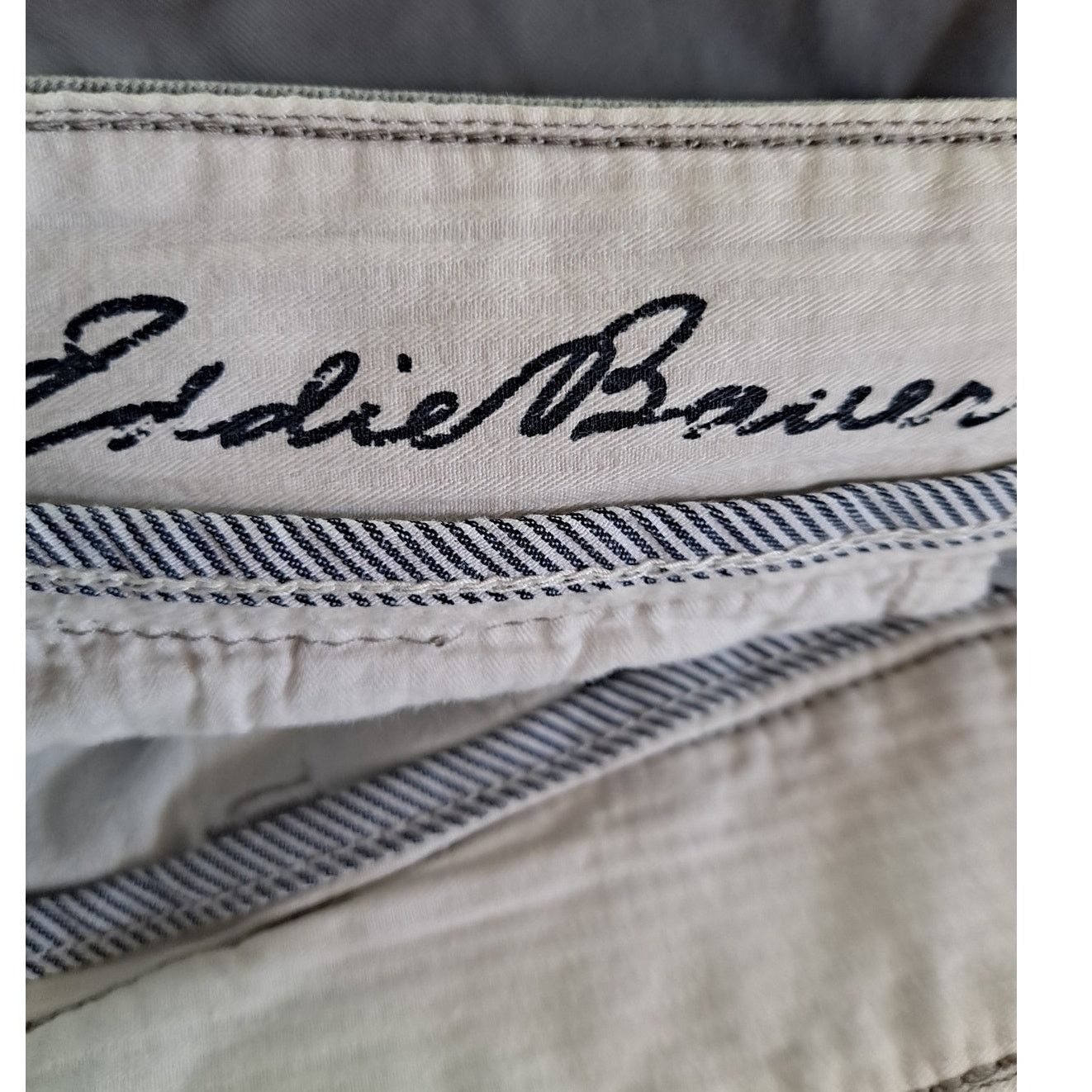 Eddie Bauer Eddie Bauer Blakely Capri Light Gray Size 4 Size 27" / US 4 / IT 40 - 2 Thumbnail