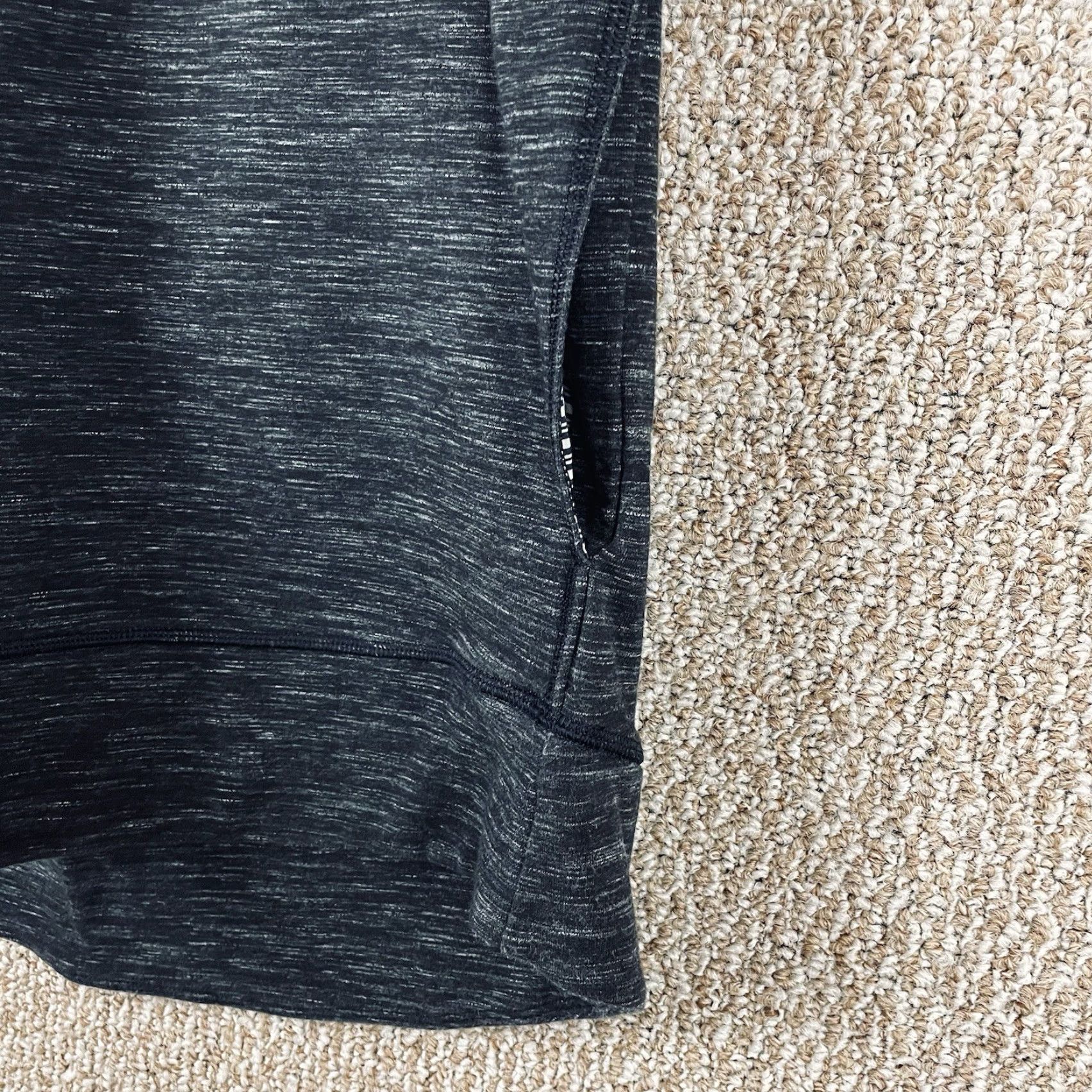 Lululemon Lululemon Sweatshirt Women’s 10 Crewneck Heathered Gray Black 375 Pullover Long Sleeve Activewear Breathable Pockets Size L / US 10 / IT 46 - 7 Thumbnail