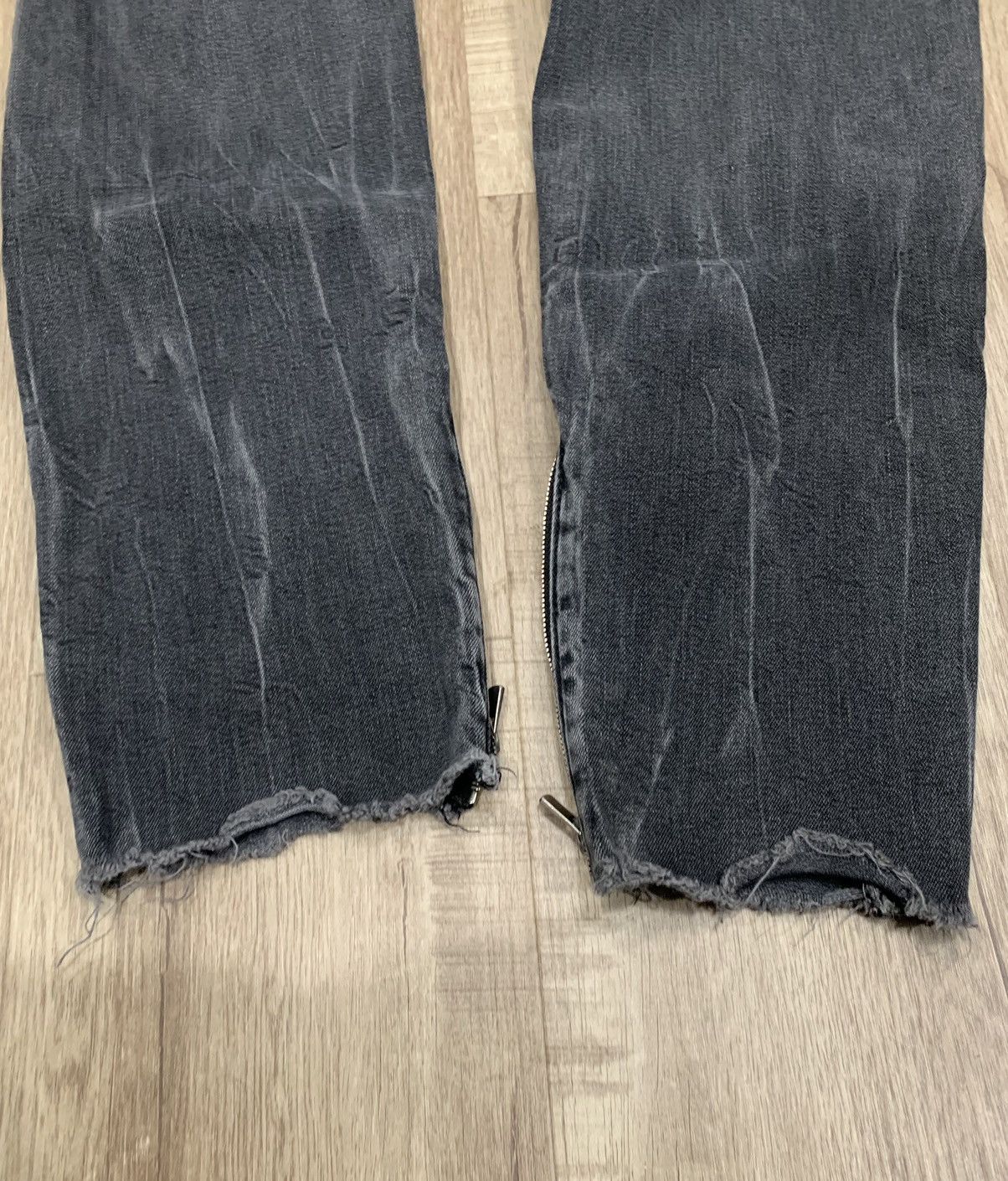 True Religion True Religion Black distressed jeans Size US 34 / EU 50 - 6 Thumbnail