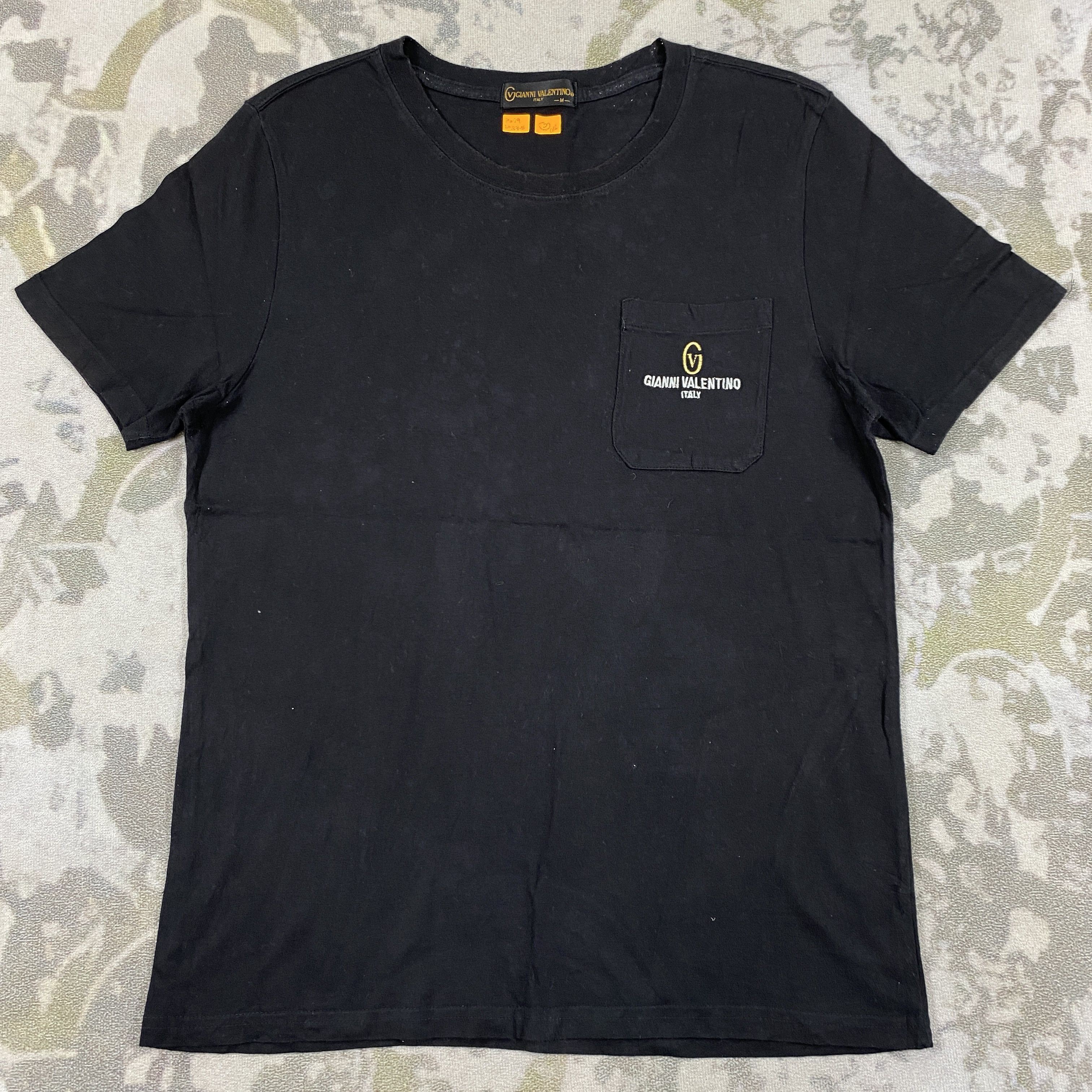 Gianni Valentino Vintage Gianni Valentino Single Pocket Medium Tshirt -D016 Size US M / EU 48-50 / 2 - 1 Thumbnail