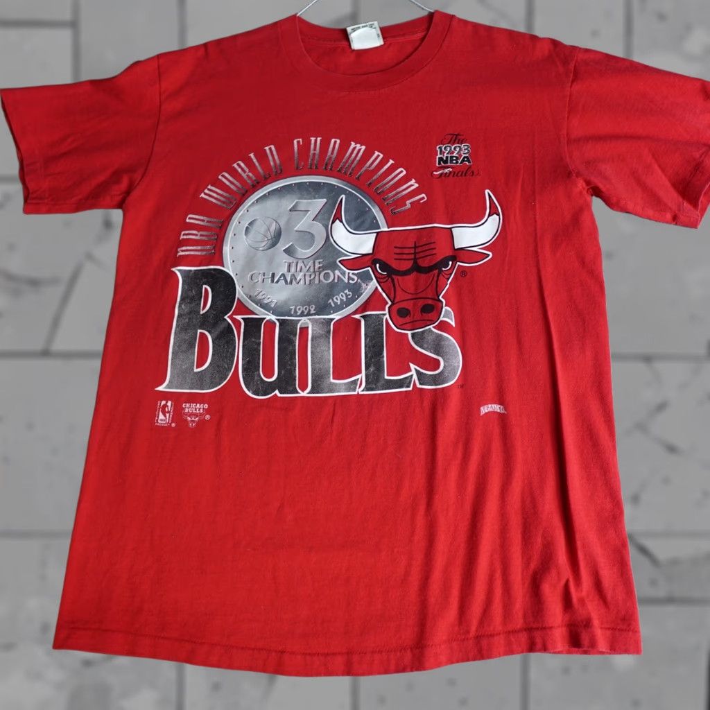 Nutmeg VINTAGE Chicago Bulls Shirt L Mens Red Nutmeg 1990s Finals Cotton Jersey Graphic Print Size US L / EU 52-54 / 3 - 1 Thumbnail