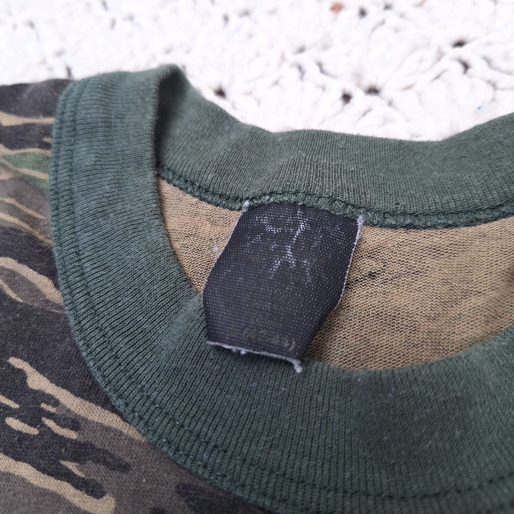 VINTAGE Tiger Stripe Mens Military Vietnam Camo Long Sleeve Graphic T-Shirt - Large
