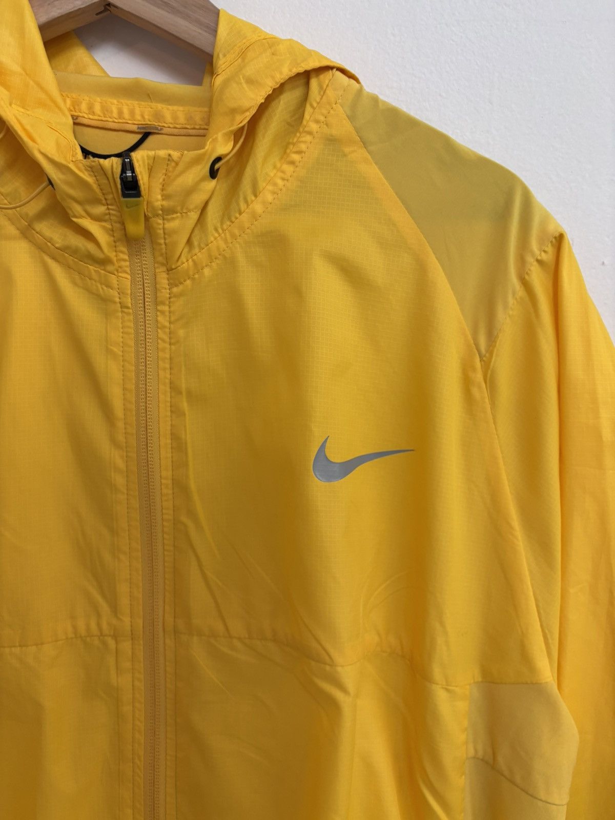 Nike Nike yellow windbreaker Size US L / EU 52-54 / 3 - 3 Thumbnail