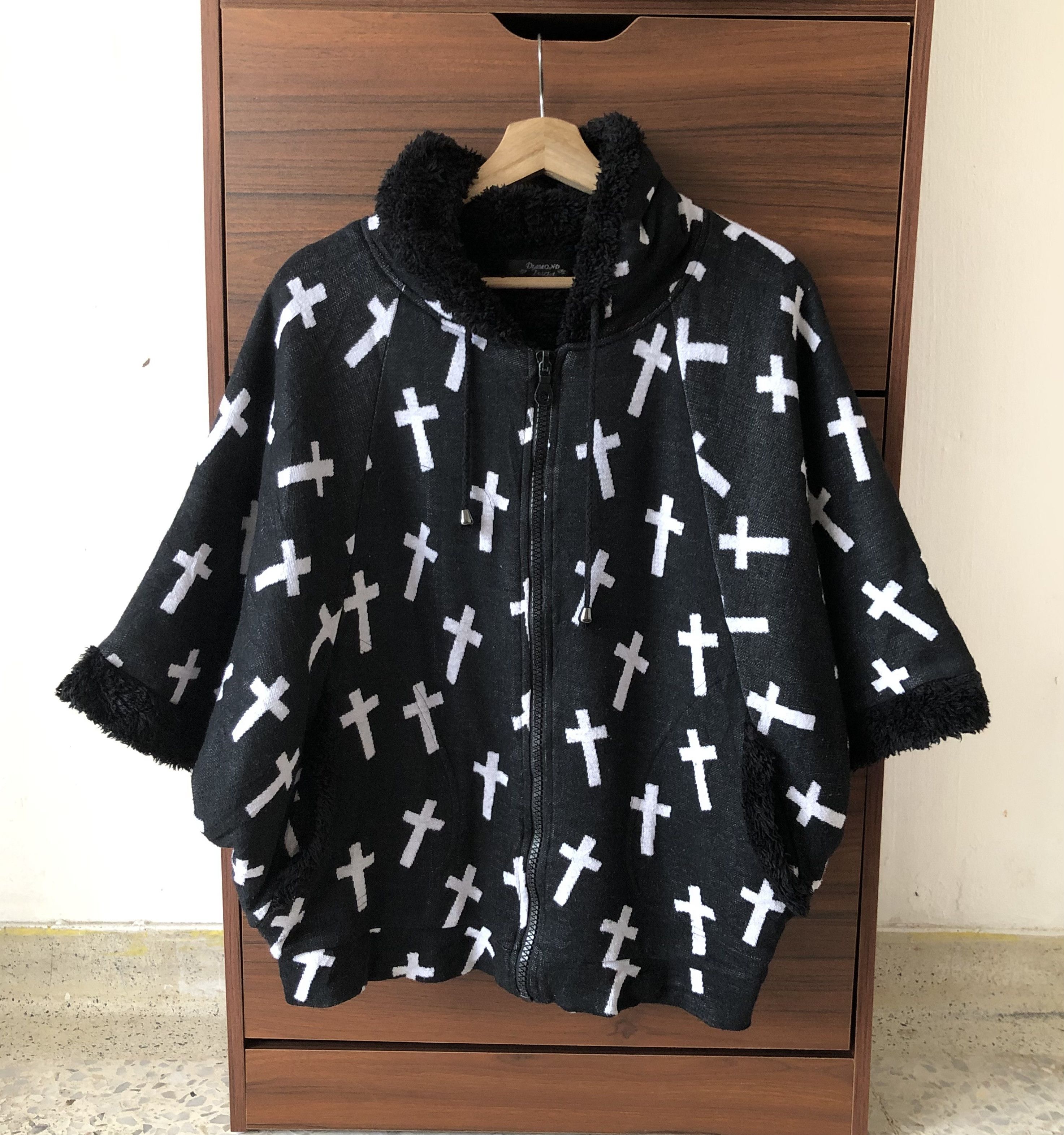 Japanese Brand DIAMOND JULIA FUZZ FLEECE LINED HOODED PONCHO JACKET Size M / US 6-8 / IT 42-44 - 3 Thumbnail