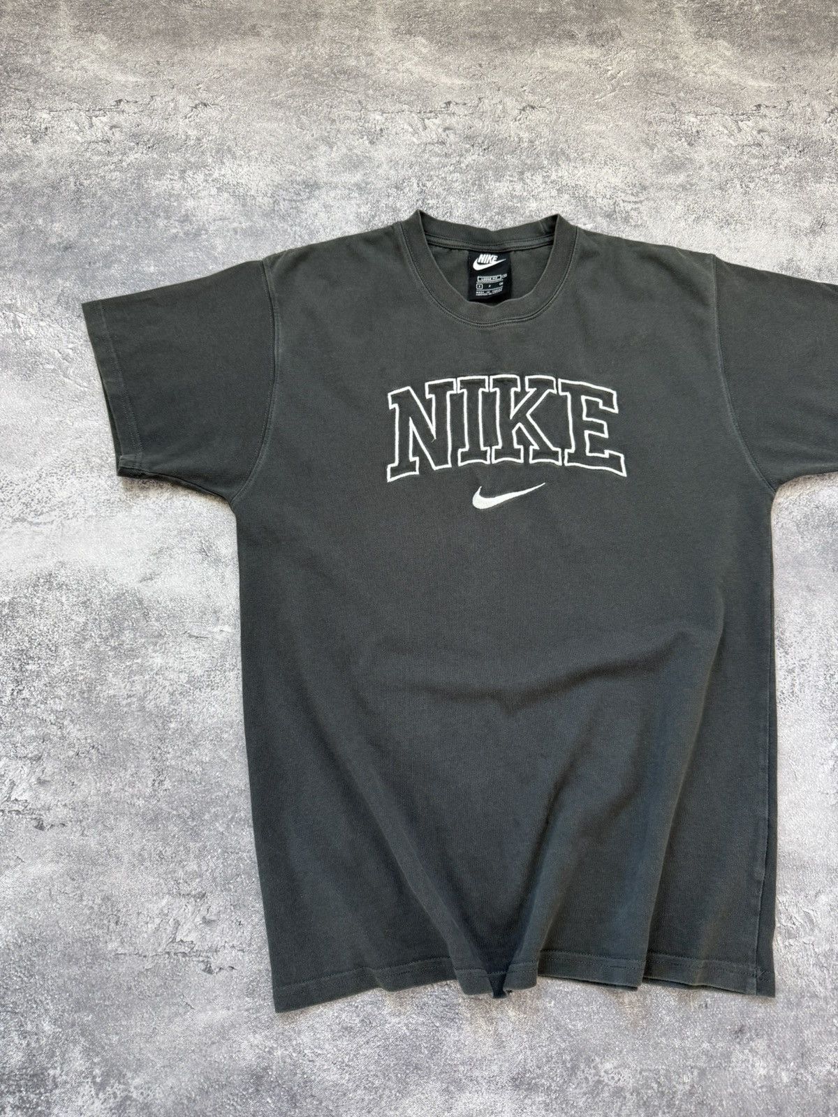 Nike Vintage 90s Nike Center Logo T-Shirt Gray Rare Tee Y2K Hype Size US S / EU 44-46 / 1 - 5 Thumbnail