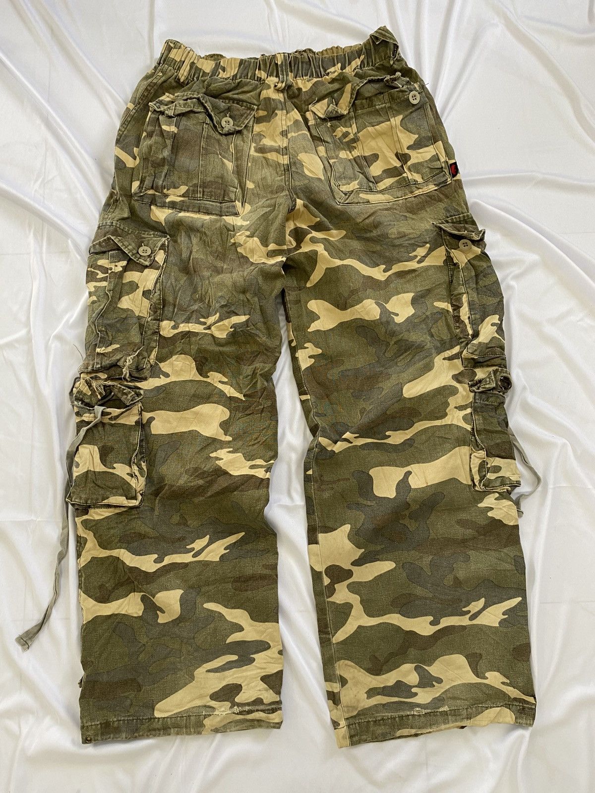 Japanese Brand Hugecko Cargo pants with a camouflage motif Size US 29 - 8 Thumbnail