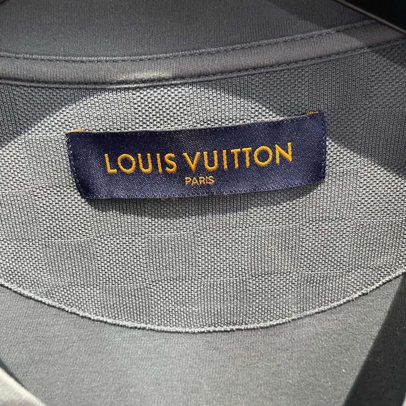 Louis Vuitton Louis Vuitton Blue Pocket Short Sleeve Size US M / EU 48-50 / 2 - 3 Thumbnail