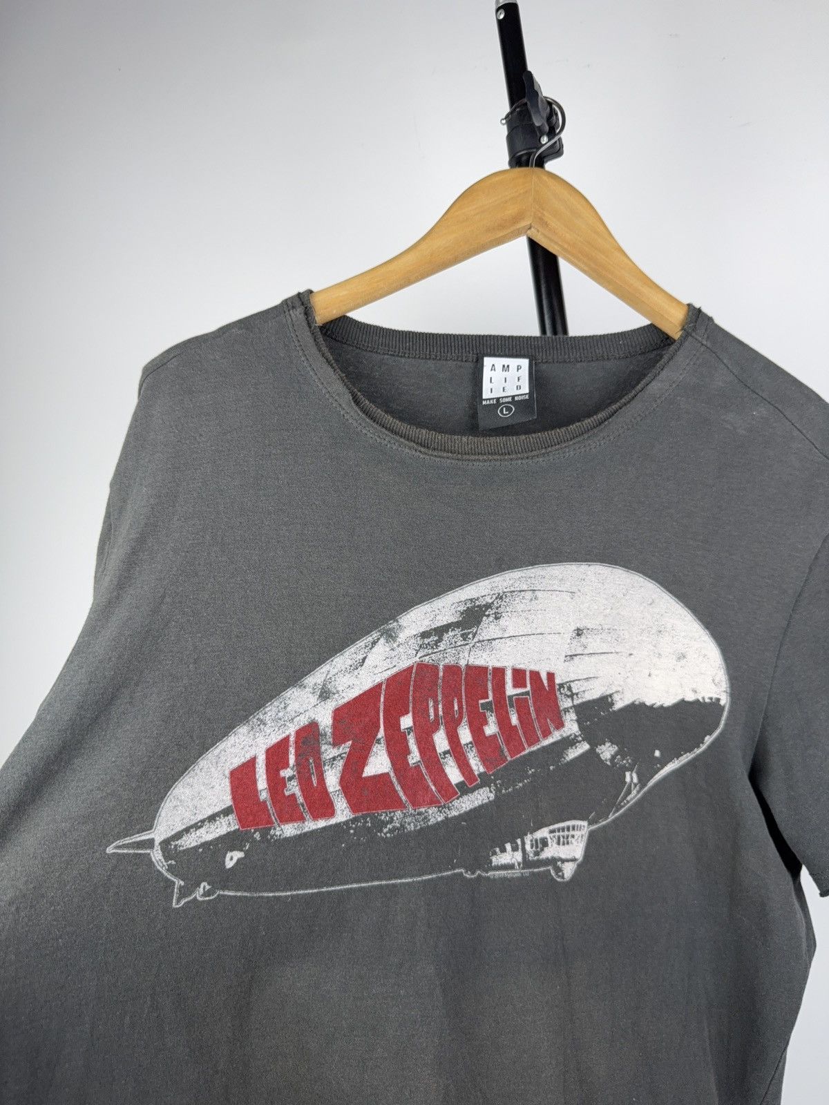 Band Tees Vintage style Led Zeppelin 2019 Big Logo Faded T shirt Size US L / EU 52-54 / 3 - 6 Thumbnail