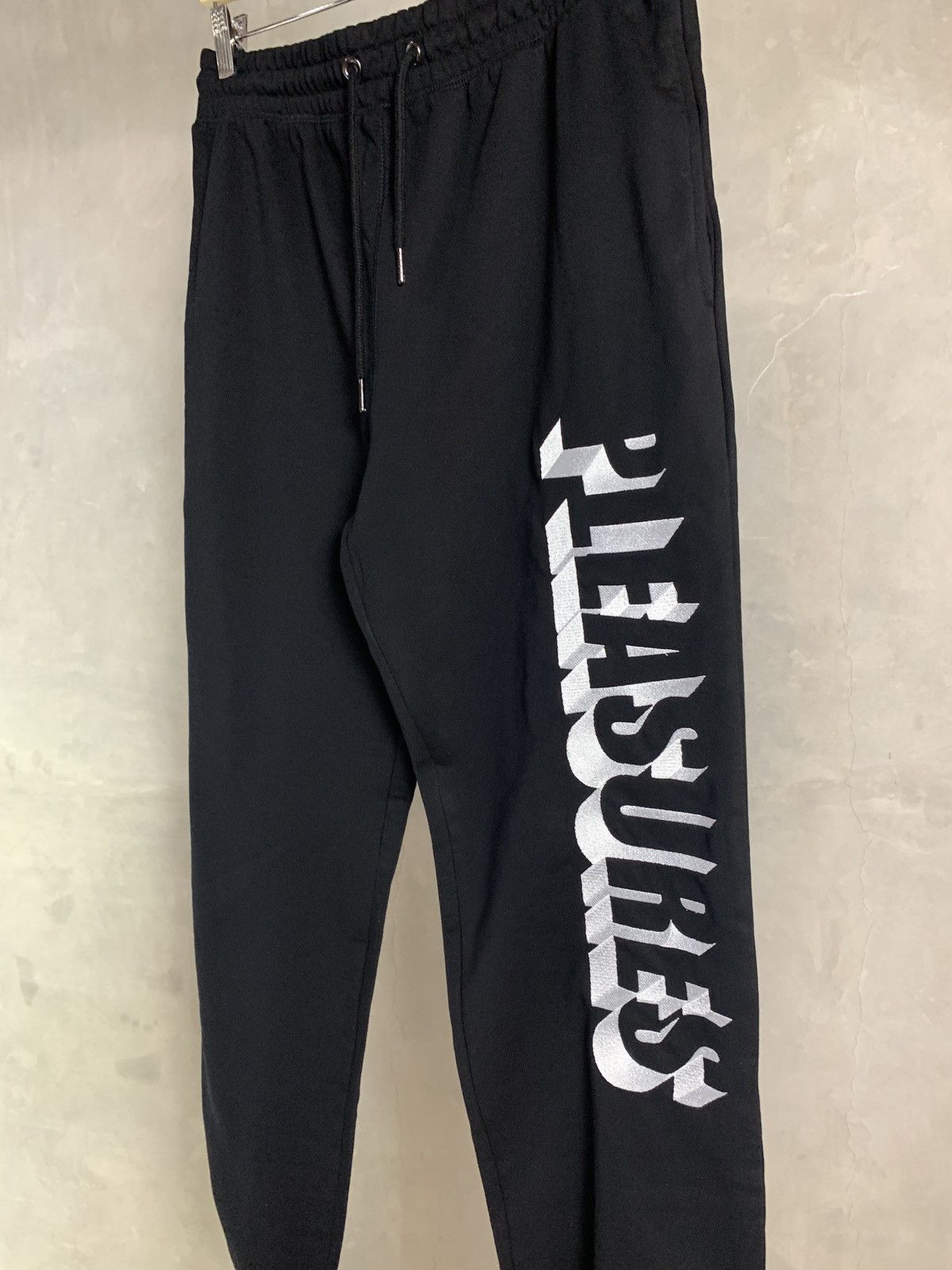 Pleasures Pleasures Harvard Sweatpants Size US 31 - 1 Thumbnail