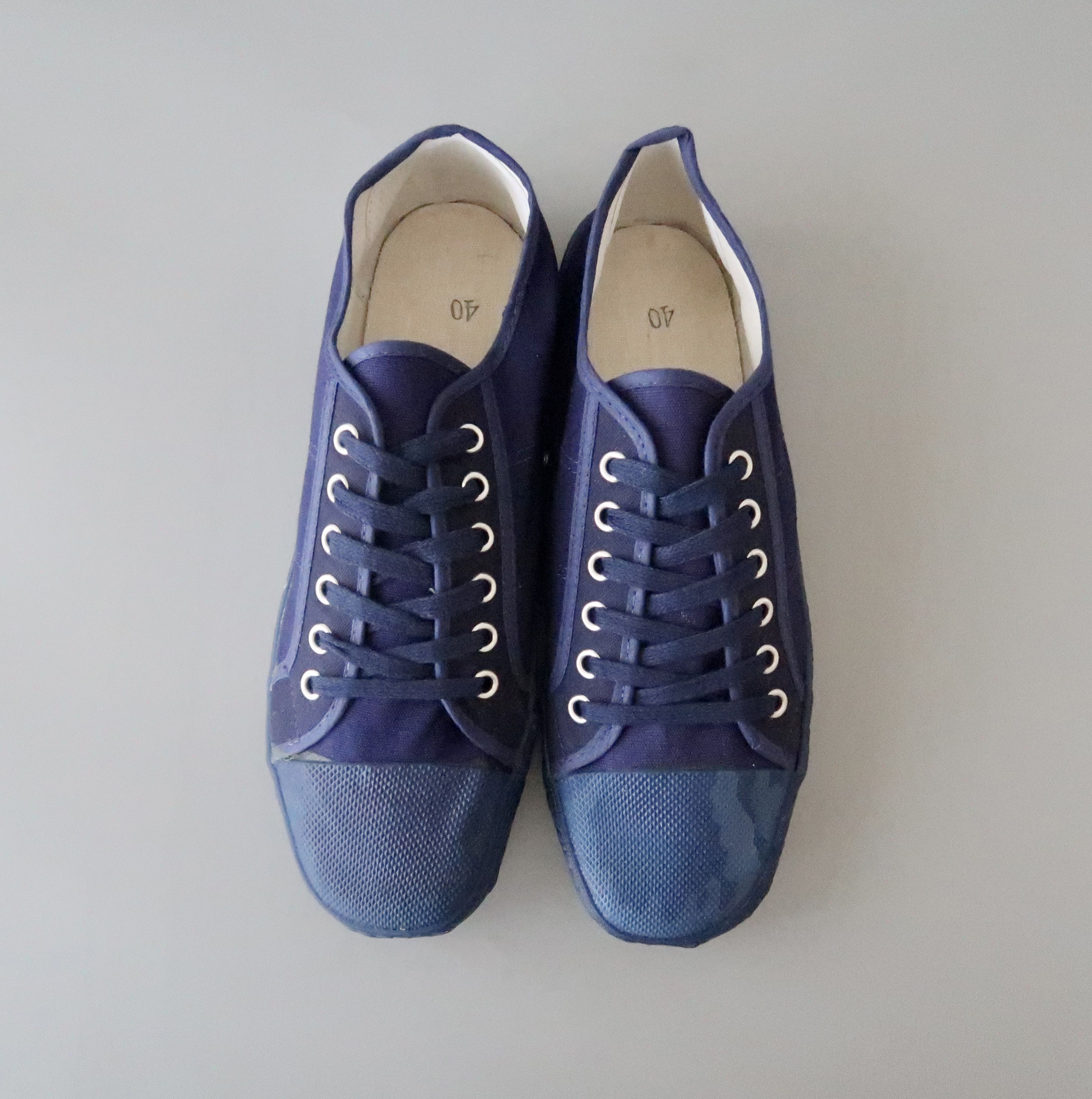 Vintage DEADSTOCK, VTG 1970s Swedish Army gym trainers size 40 Size US 7 / EU 40 - 1 Thumbnail