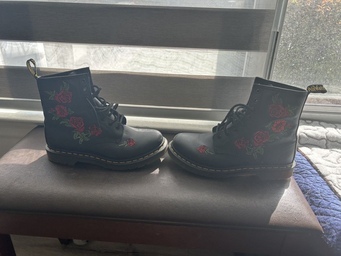 Dr. Martens Dr. Martins 1460 Vonda Roses Size US 10 / IT 40 - 2 Thumbnail