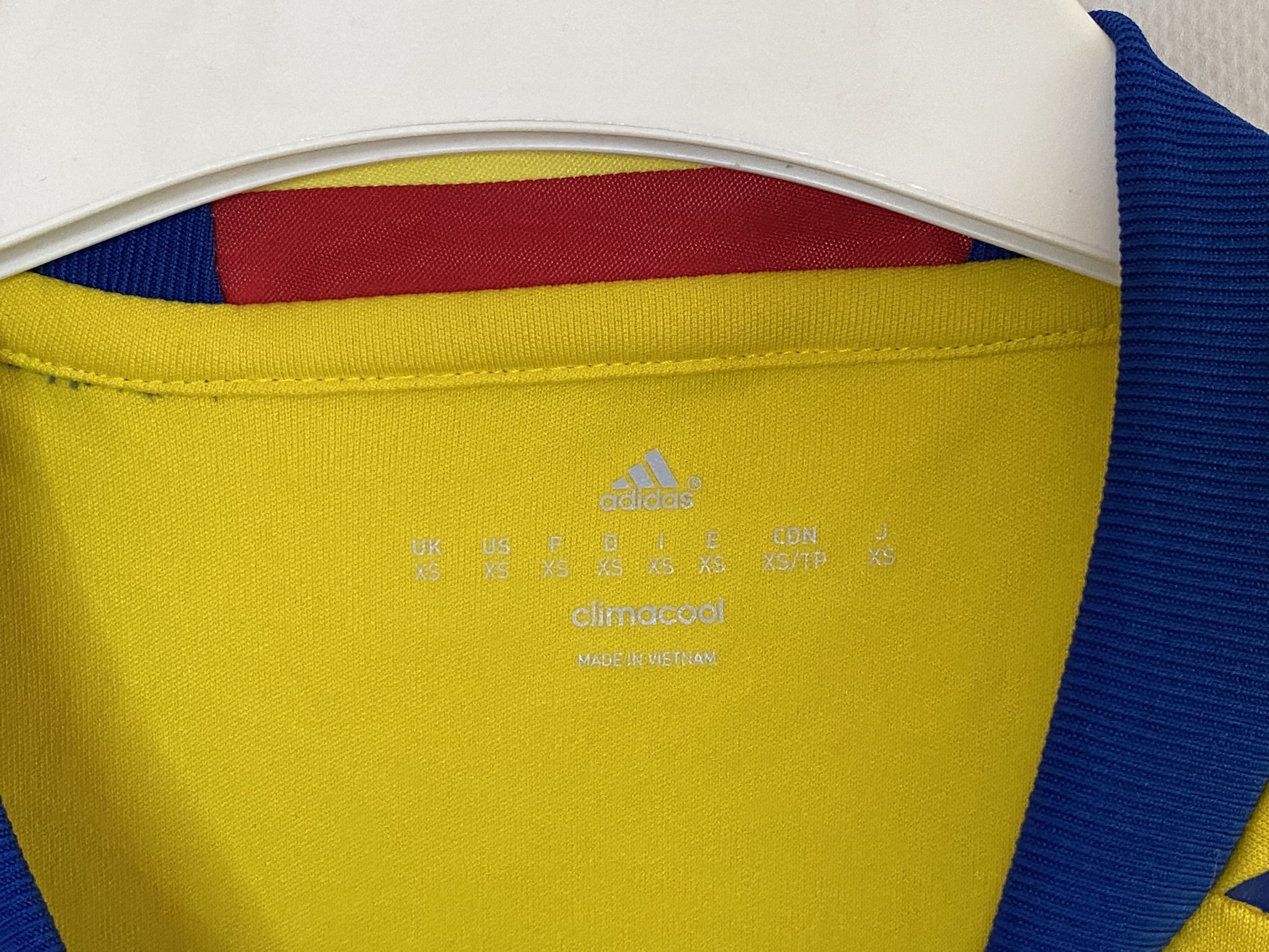 Adidas SPAIN TEAM 2016 2017 GOALKEEPER FOOTBALL SHIRT SOCCER JERSEY Size US XS / EU 42 / 0 - 4 Thumbnail