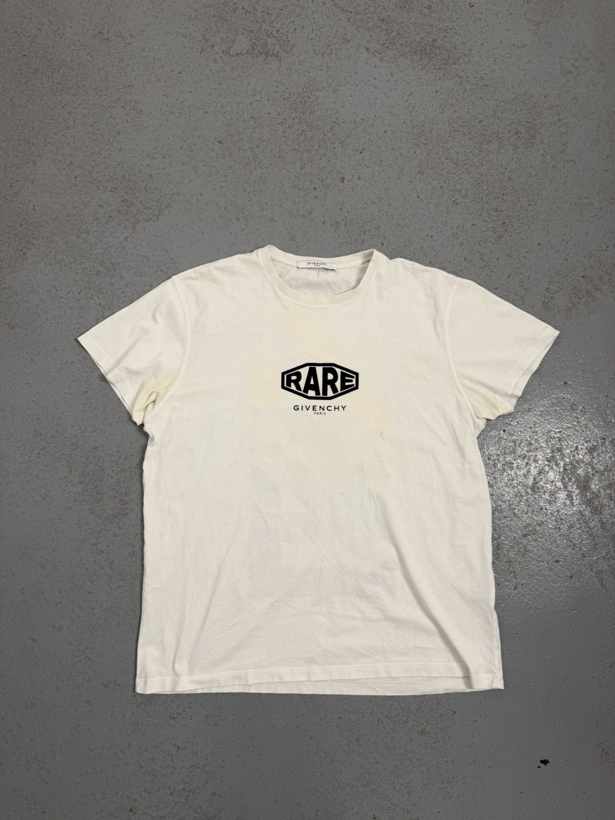 Givenchy Givenchy Rare Back Logo T-Shirt Size US XL / EU 56 / 4 - 1 Thumbnail
