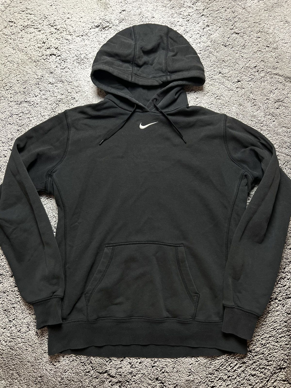 Nike Nike center swoosh mid logo vintage y2k hoodie Size US L / EU 52-54 / 3 - 1 Thumbnail