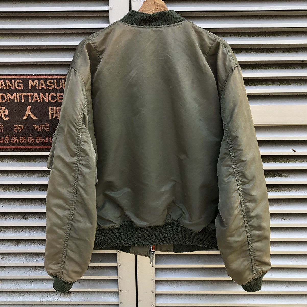 Vintage Vintage 90s Uniqlo Sun Faded Ma-1 Bomber Jacket Size US XL / EU 56 / 4 - 7 Thumbnail