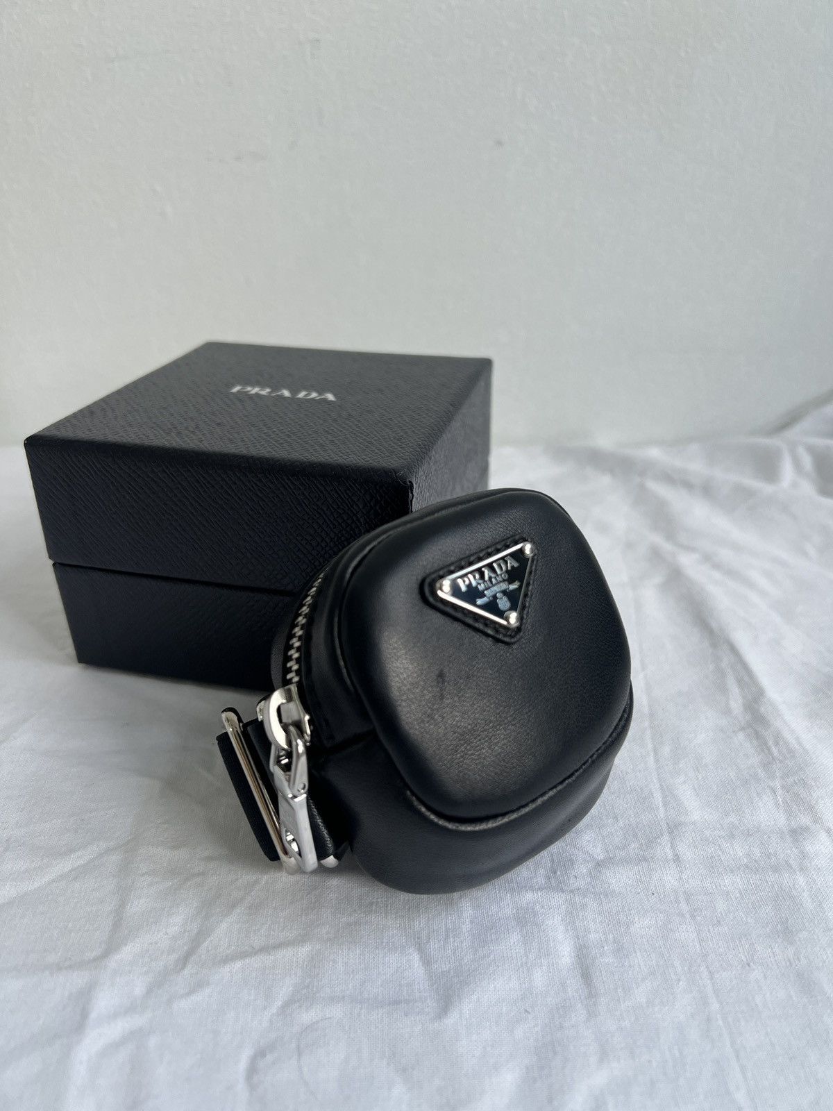 Prada Prada triangle logo lamb leather pouch bracelet Size ONE SIZE - 2 Thumbnail
