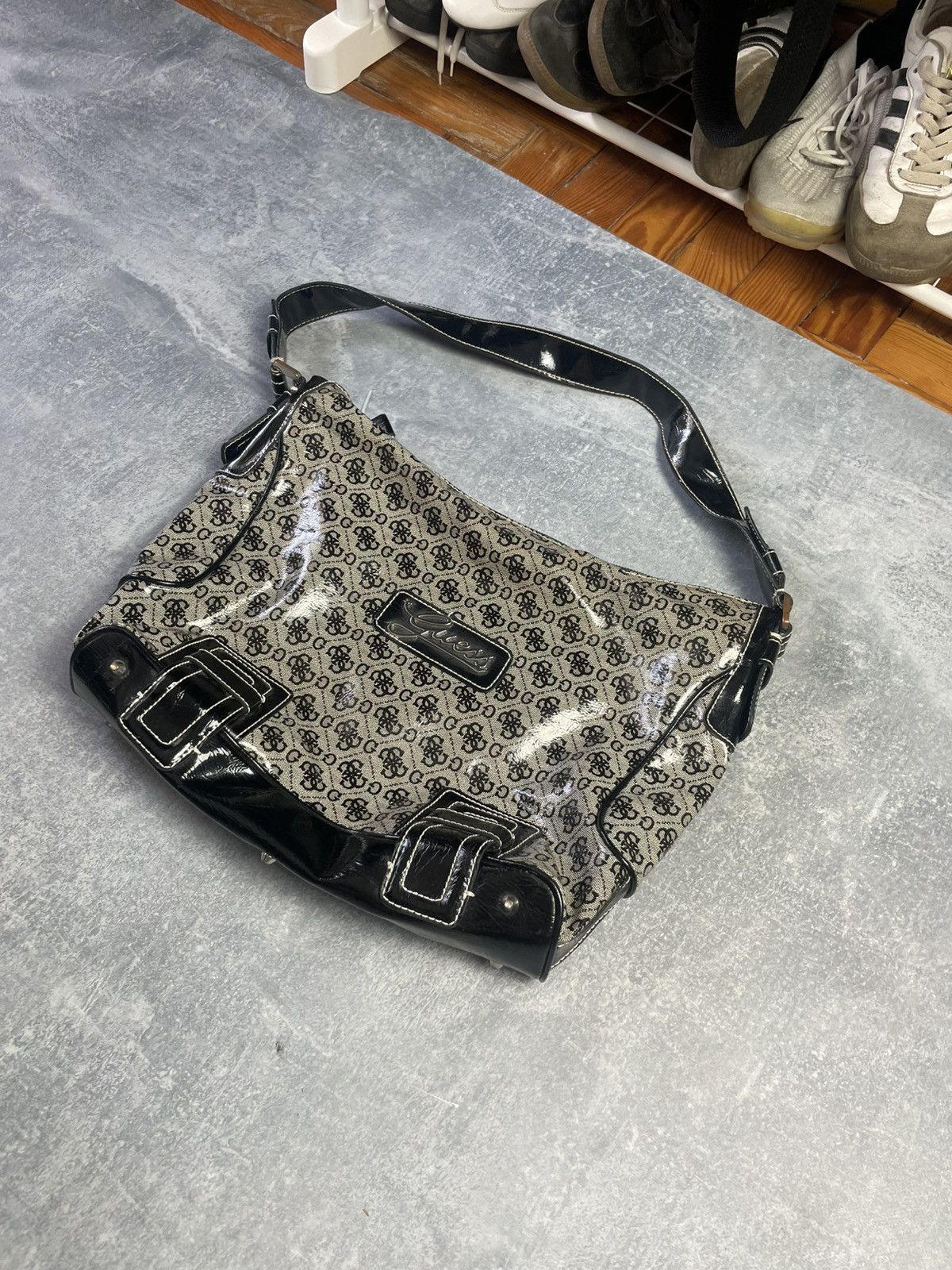 Guess Vintage monogram Guess Y2K Avantgarde shulder hobo bag Size ONE SIZE - 1 Thumbnail