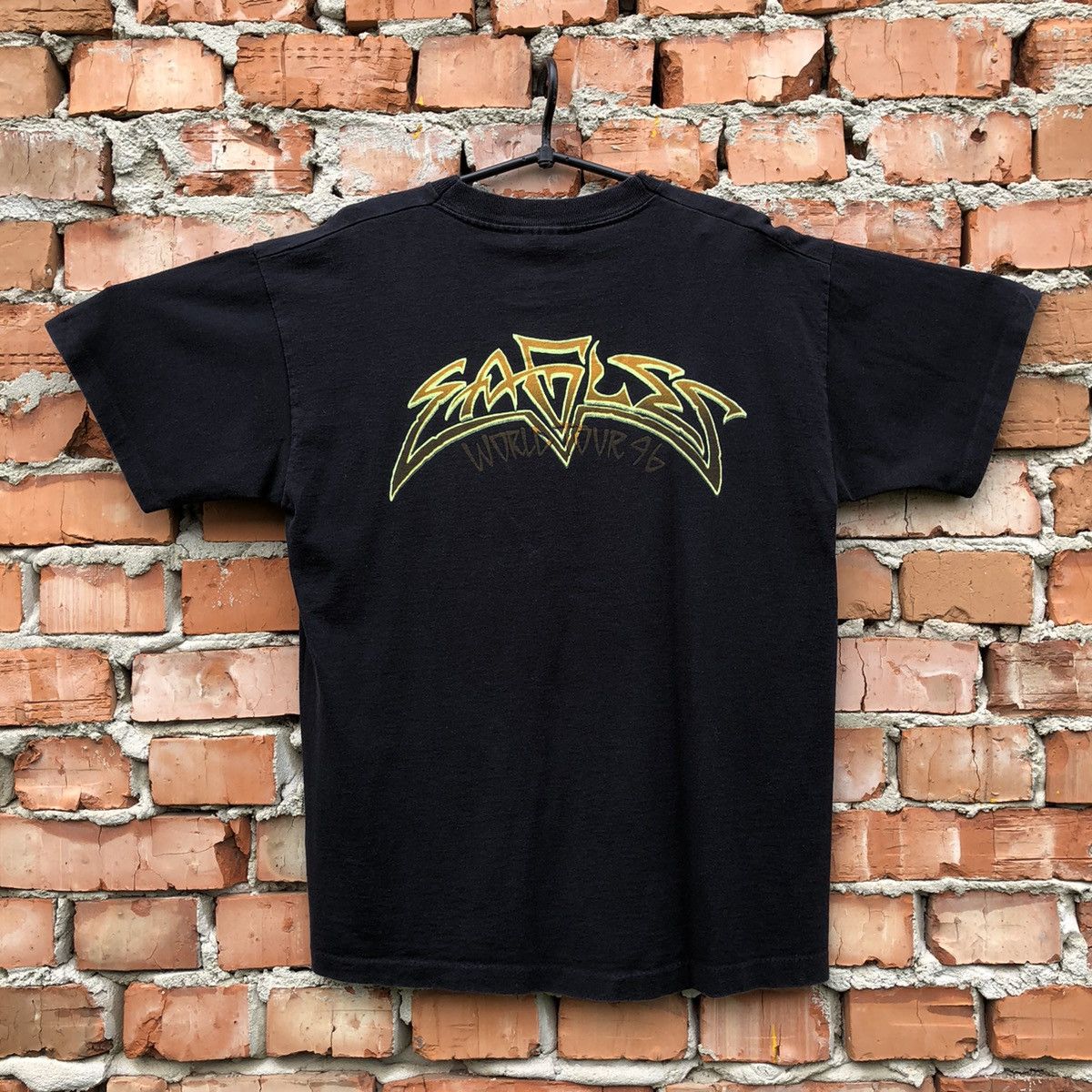 Band Tees Vintage Hell Freezes Over World Tour 96 t-shirt Size US L / EU 52-54 / 3 - 6 Thumbnail