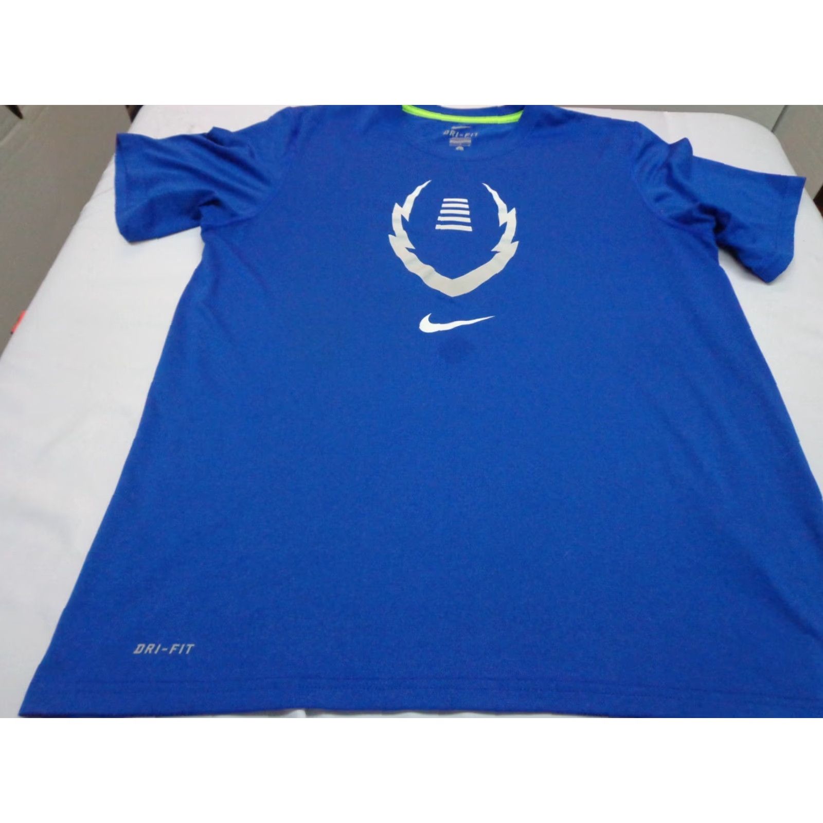 Nike Nike Football Dri-Fit Blue Graphic T Shirt Size Large Mens L Color Blue Nike Dri-FIT T-Shirt Football Short Sleeve Crew Pullover 100% Polyester Size US L / EU 52-54 / 3 - 3 Thumbnail
