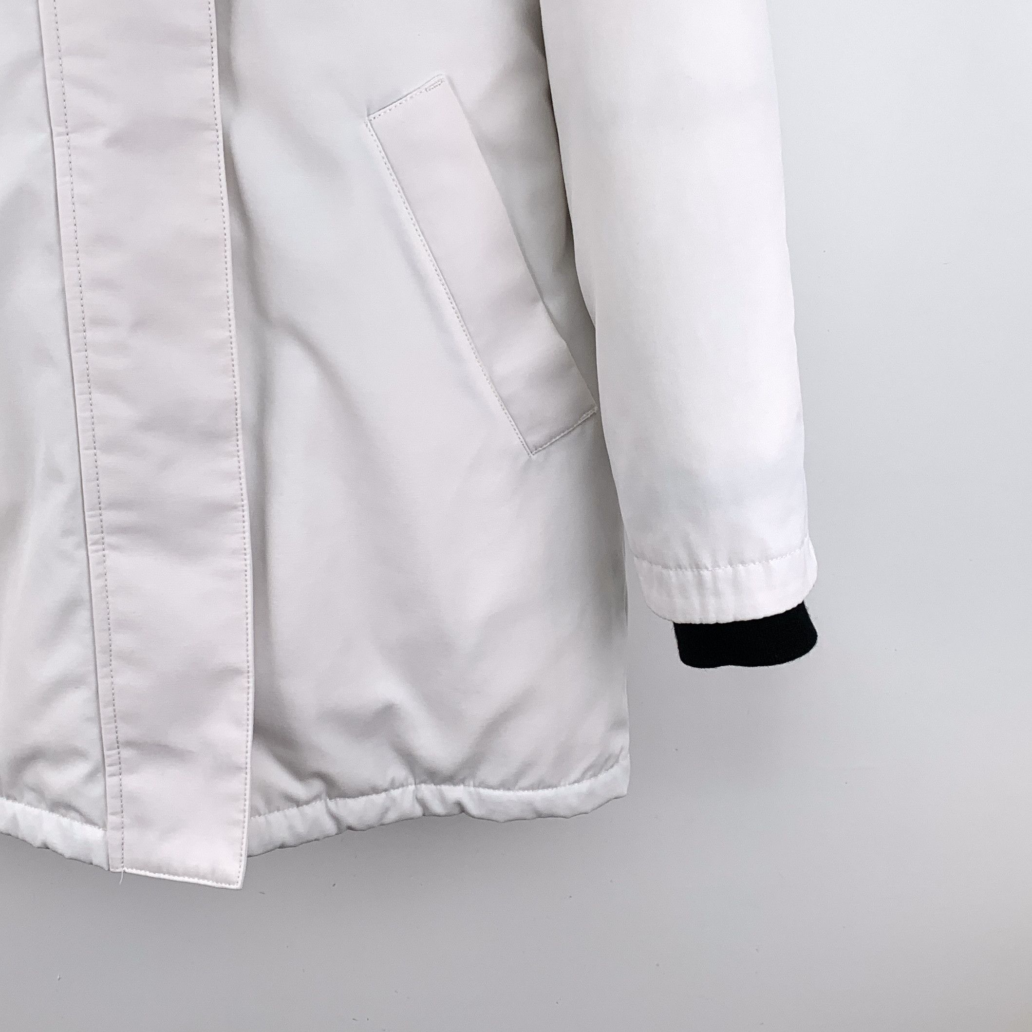 Canada Goose Canada Goose Victoria Down Jacket White (XS) Size US XS / EU 42 / 0 - 4 Thumbnail