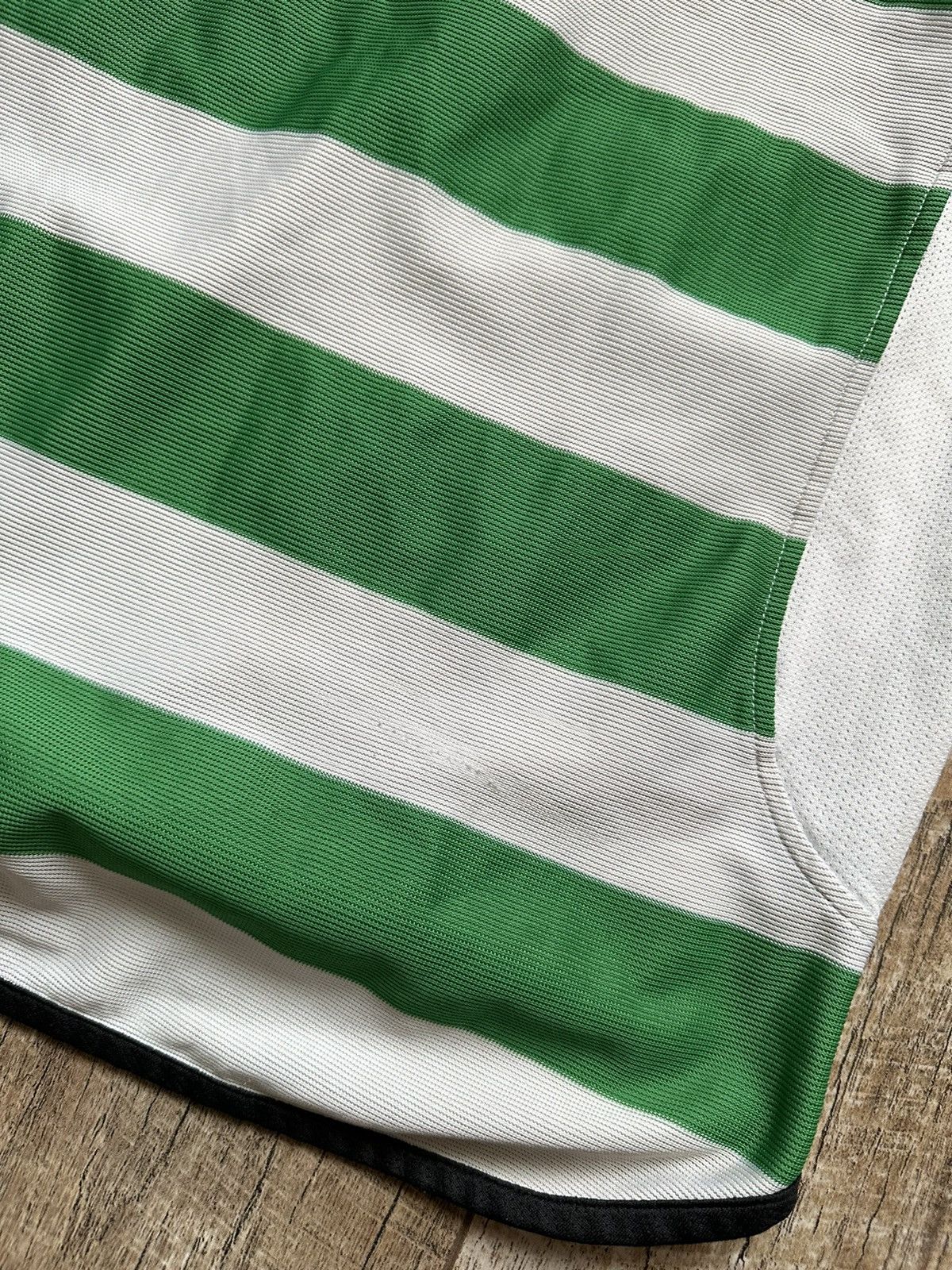 Umbro 2001/02 Umbro Celtic FC Distressed Vintage Home Jersey Size US L / EU 52-54 / 3 - 18 Thumbnail